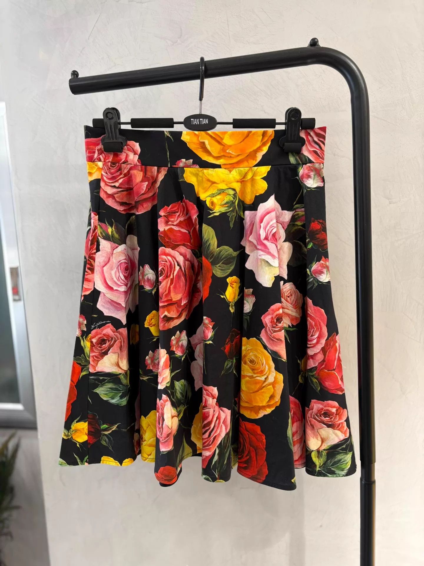 Dolce & Gabbana DG All Over Floral Skirt NWT 40 Women's Size 27" / US 4 / IT 40 - 1 Thumbnail