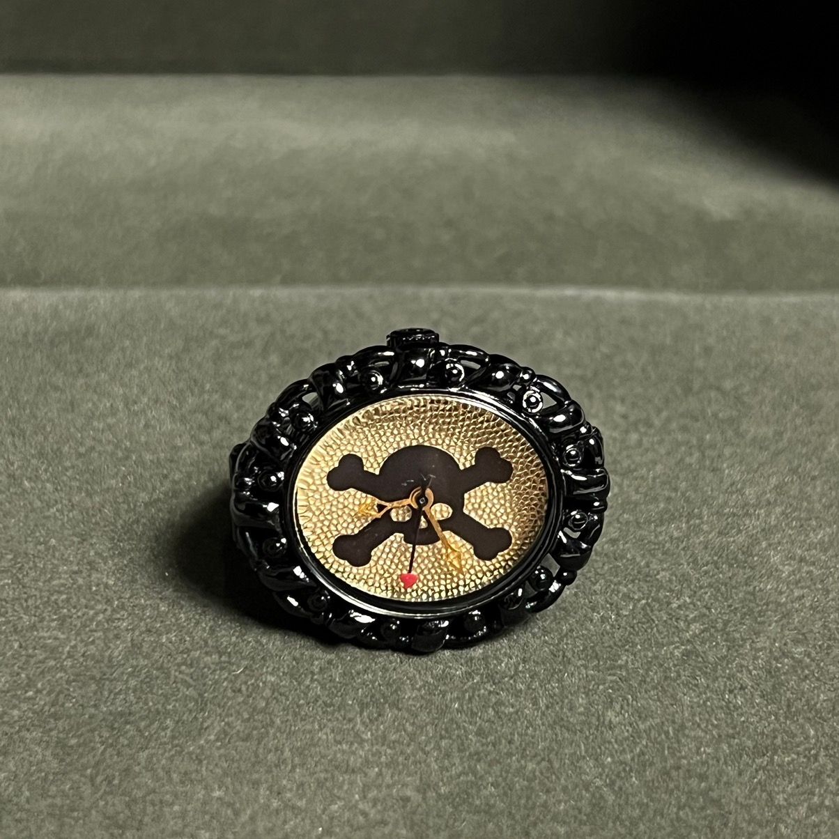 Pre-owned Vivienne Westwood Skull Orb Watch Ring In Black
