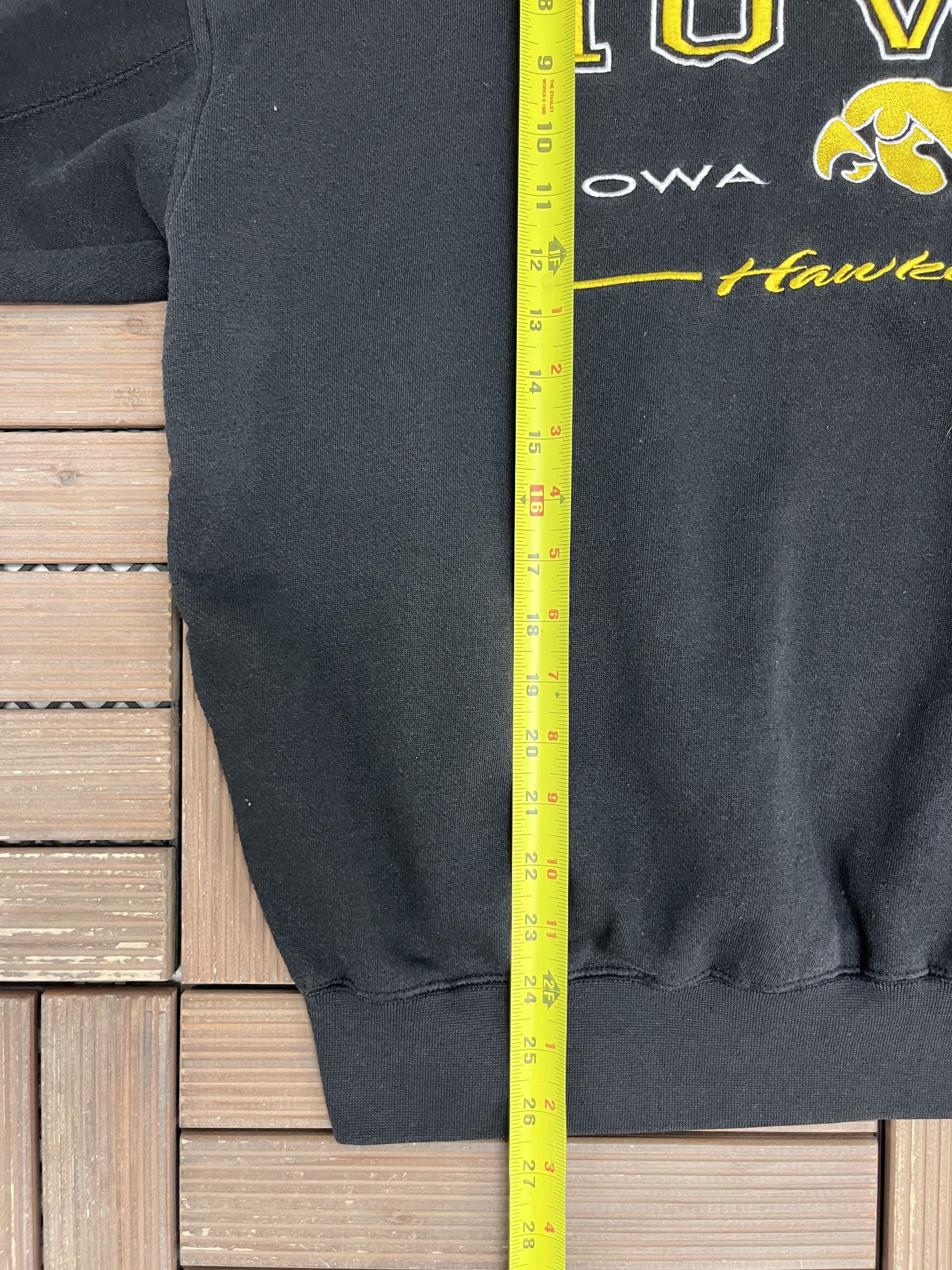 Vintage Iowa Hawkeyes Embroidered Vintage Black Crewneck Sweater Size US L / EU 52-54 / 3 - 8 Thumbnail