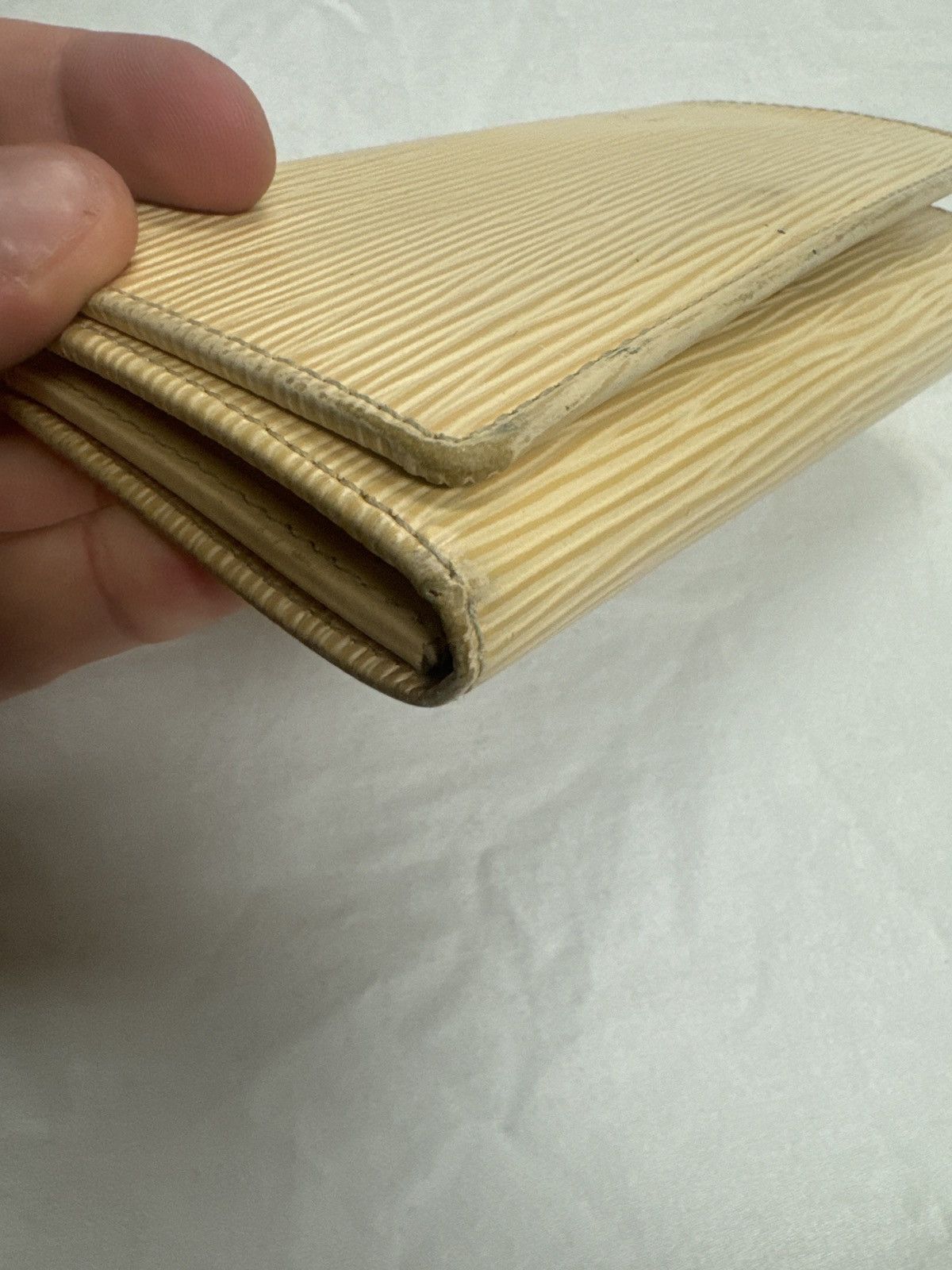 Louis Vuitton Louis Vuitton Vanilla Epi Wallet Size ONE SIZE - 8 Thumbnail