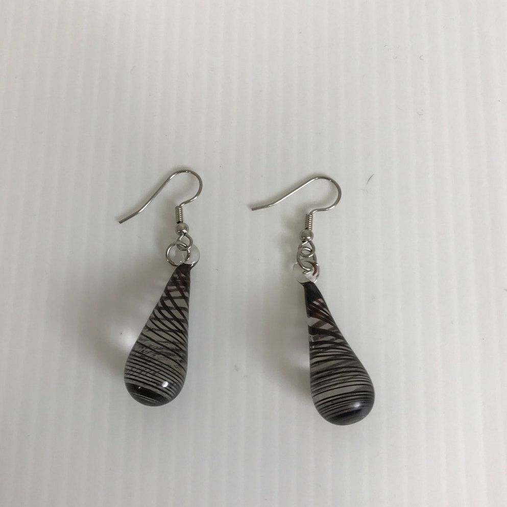 Other Retro Black Clear Teardrop Dangle Swirl Earrings Size ONE SIZE - 3 Thumbnail