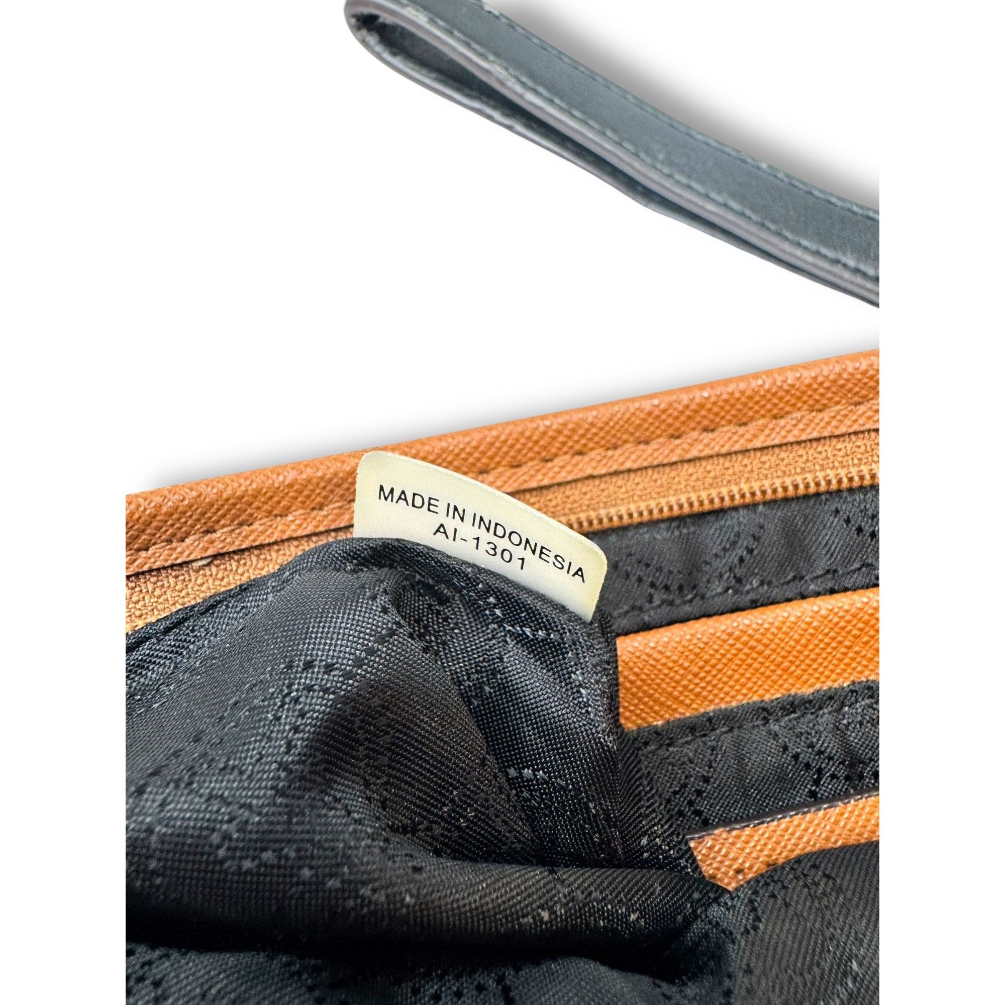 Michael Kors Michael Kors Kempton Black Nylon Wristlet Gold Tone Hardware Size ONE SIZE - 8 Thumbnail