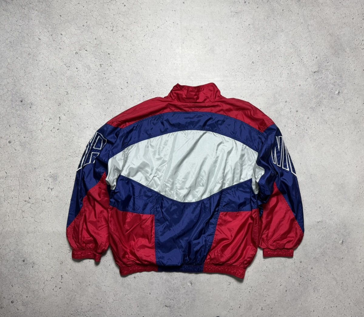 Nike Nike USA Vintage 90’s Nylon Track Jacket Big Logo Swoosh Size US L / EU 52-54 / 3 - 12 Thumbnail