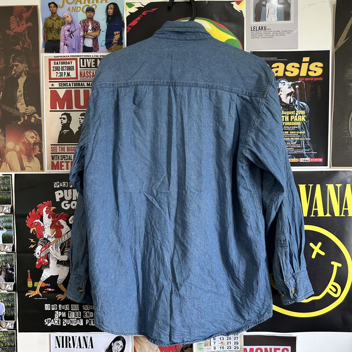 Vintage Vintage Migrant Button Down Denim Shirt Size US L / EU 52-54 / 3 - 7 Thumbnail