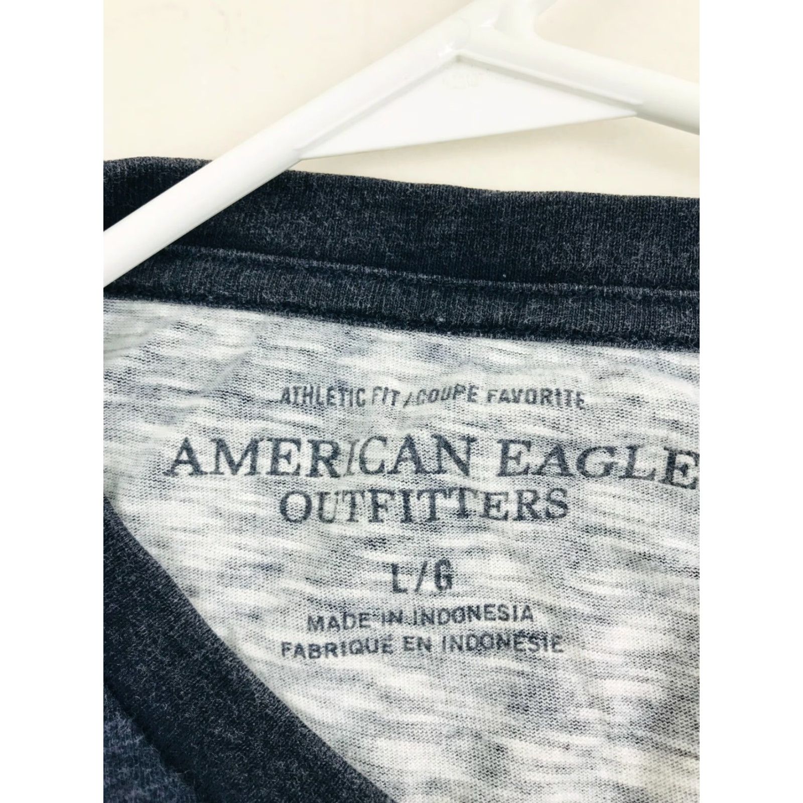 American Eagle Outfitters American Eagle Outfitters Shirt Mens L Navy Blue Green Gray Striped Logo V-Neck Shirt Size US L / EU 52-54 / 3 - 6 Thumbnail
