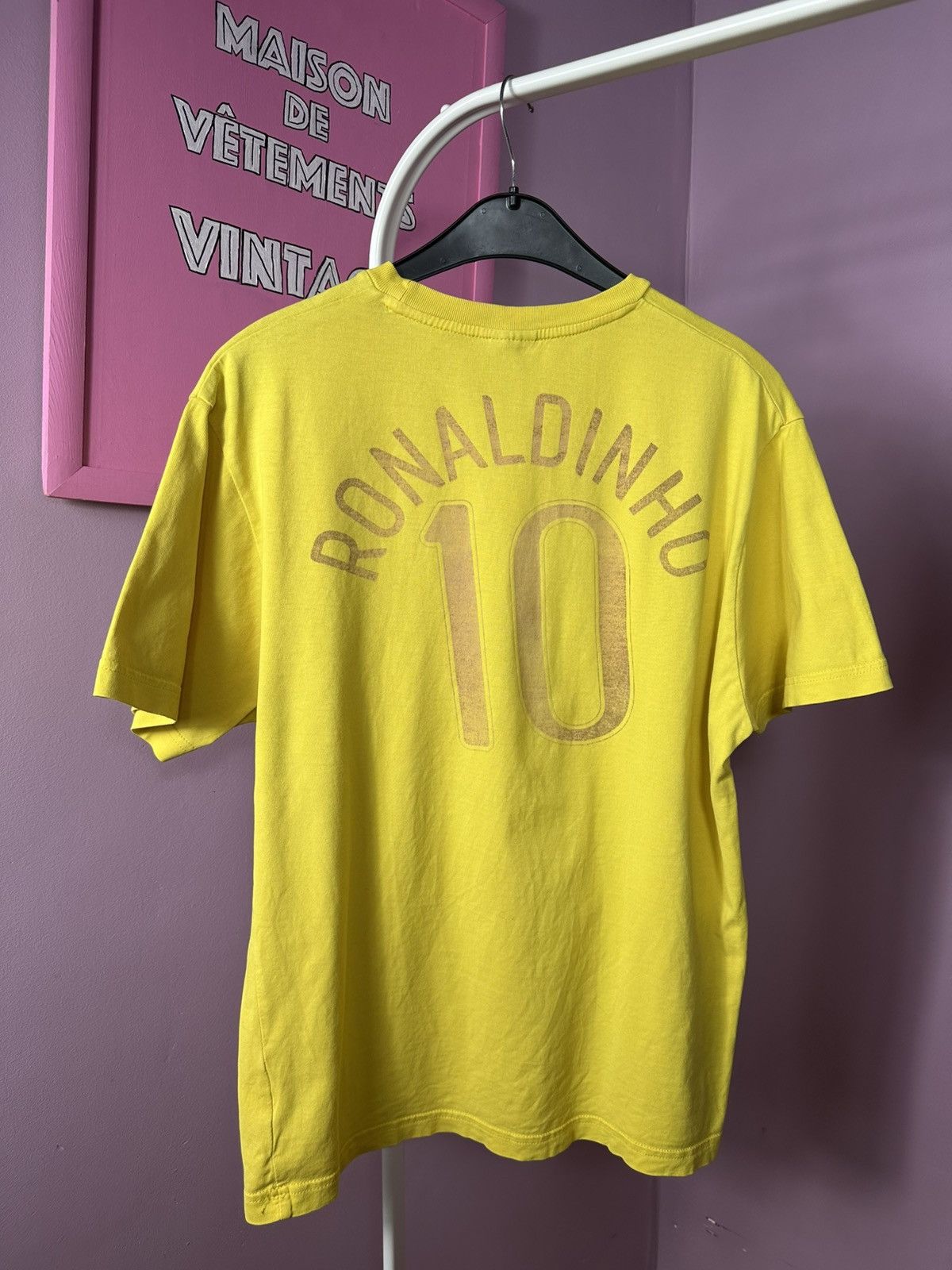 Nike Vintage Nike Brasil Football Ronaldinho 10 T-Shirt Soccer Size US L / EU 52-54 / 3 - 15 Thumbnail