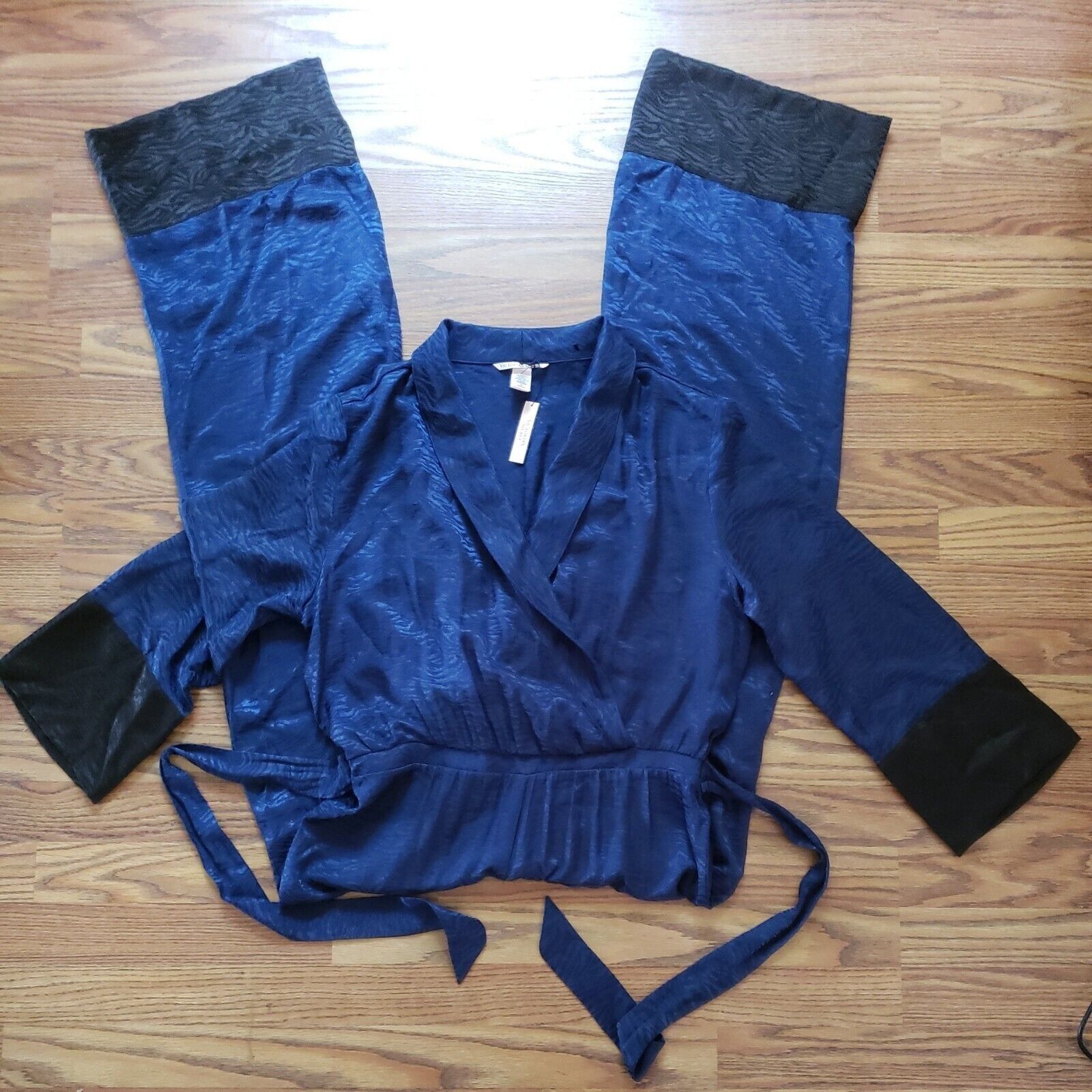 Victoria's Secret Victorias Secret Jumpsuit M Blue Satin Long Sleeve Zebra Lou Size 28" / US 6 / IT 42 - 3 Thumbnail