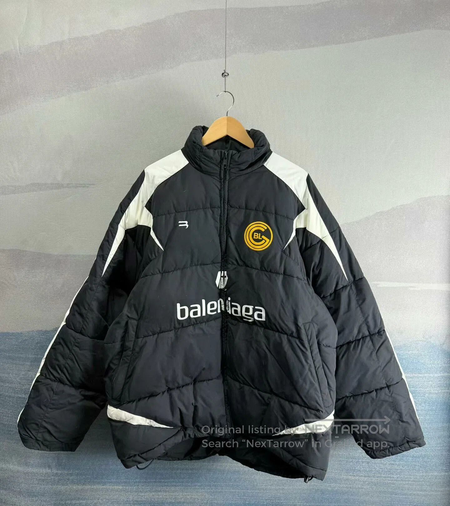 Balenciaga balenciaga black letter puffer jacket. Size US L / EU 52-54 / 3 - 1 Thumbnail