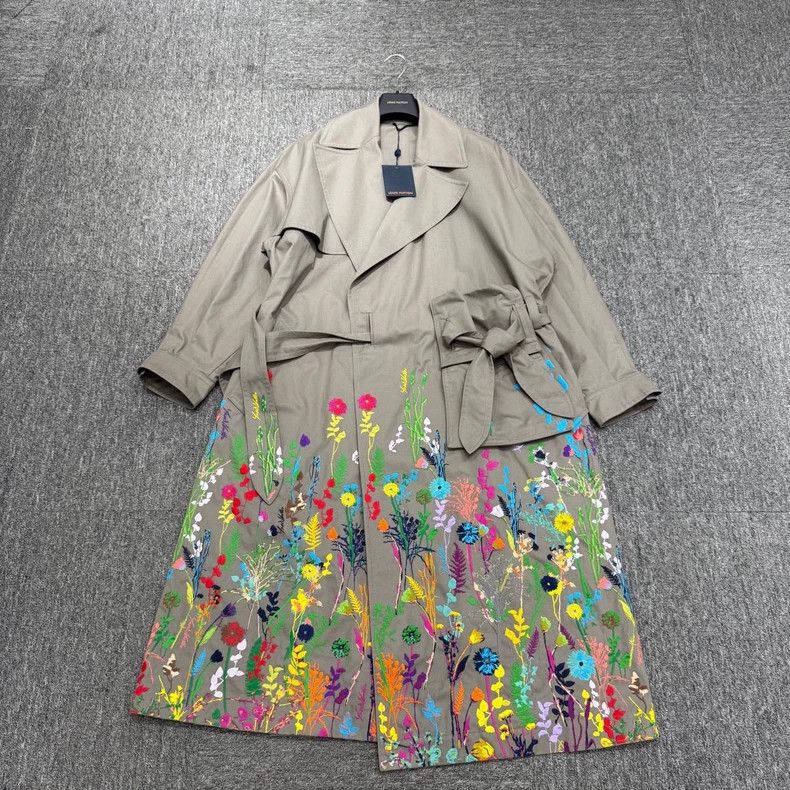Louis Vuitton Louis Vuitton Floral embroidered coat Size US S / EU 44-46 / 1 - 1 Thumbnail
