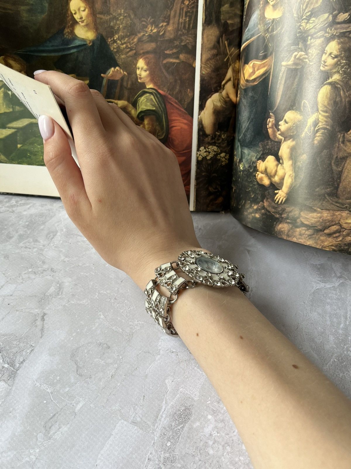 Jewelry × Vintage Elegant Women’s Watch with Swarovski Crystals Bracelet Size ONE SIZE - 10 Thumbnail