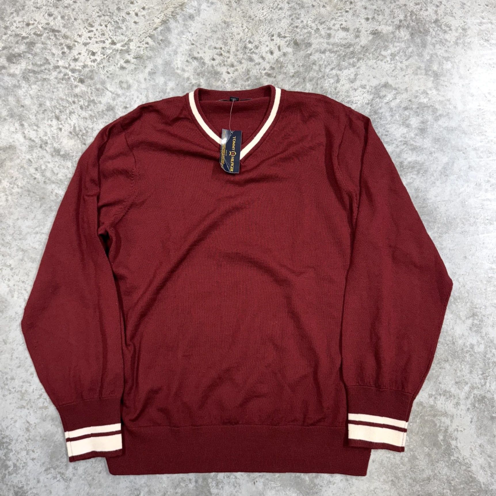 Tommy Hilfiger VINTAGE Tommy Hilfiger Sweater Mens Large Red Merino Wool V Neck Knit Pullover Classic Size US L / EU 52-54 / 3 - 2 Thumbnail