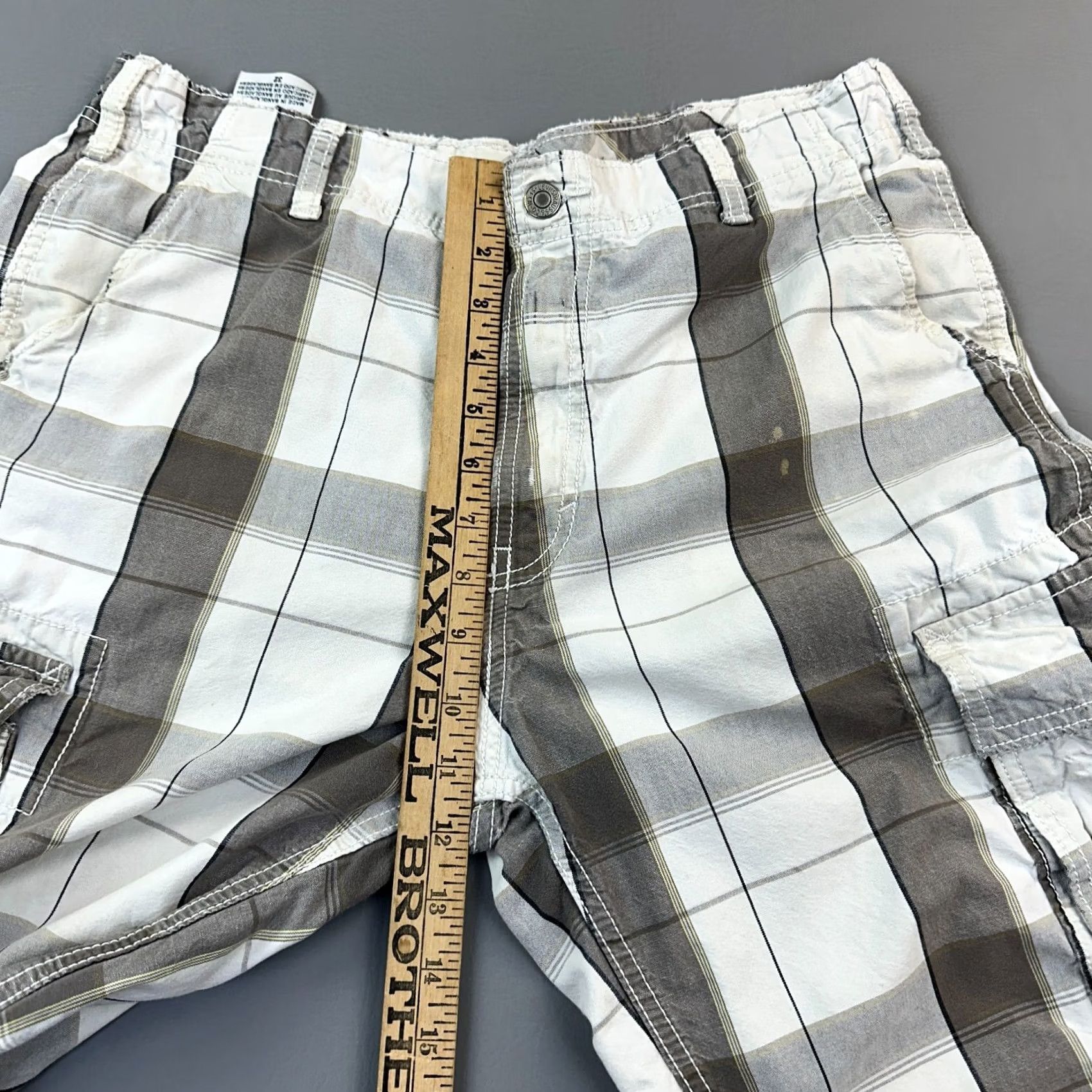 Levi's VINTAGE Levi's Shorts Mens 32 Plaid Cargo Baggy White Tab Skate Grunge Y2K Size US 32 / EU 48 - 4 Thumbnail