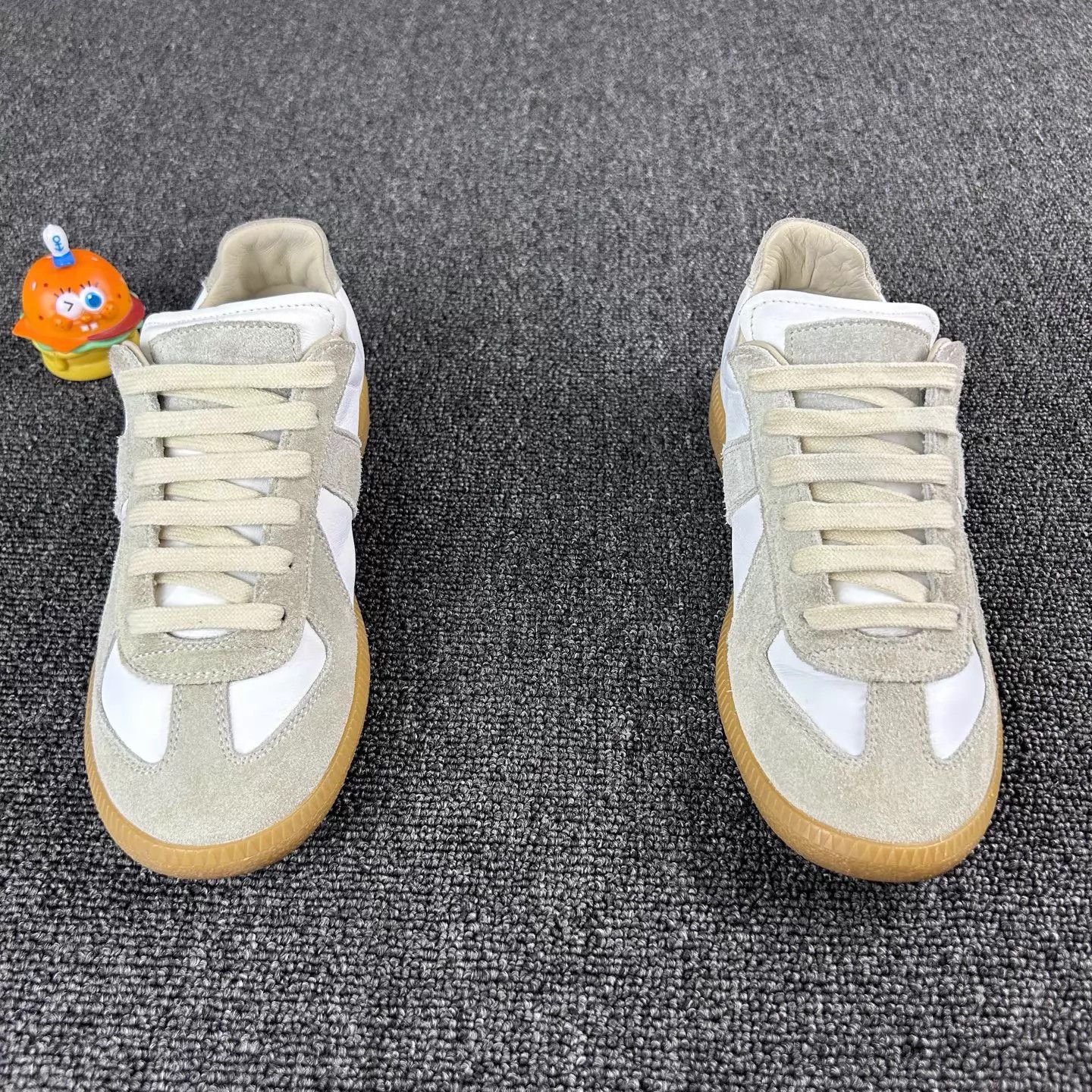 Maison Margiela Maison Margiela Gray White Decon EU37 US6.5 HB6865 Size US 6.5 / IT 36.5 - 2 Thumbnail