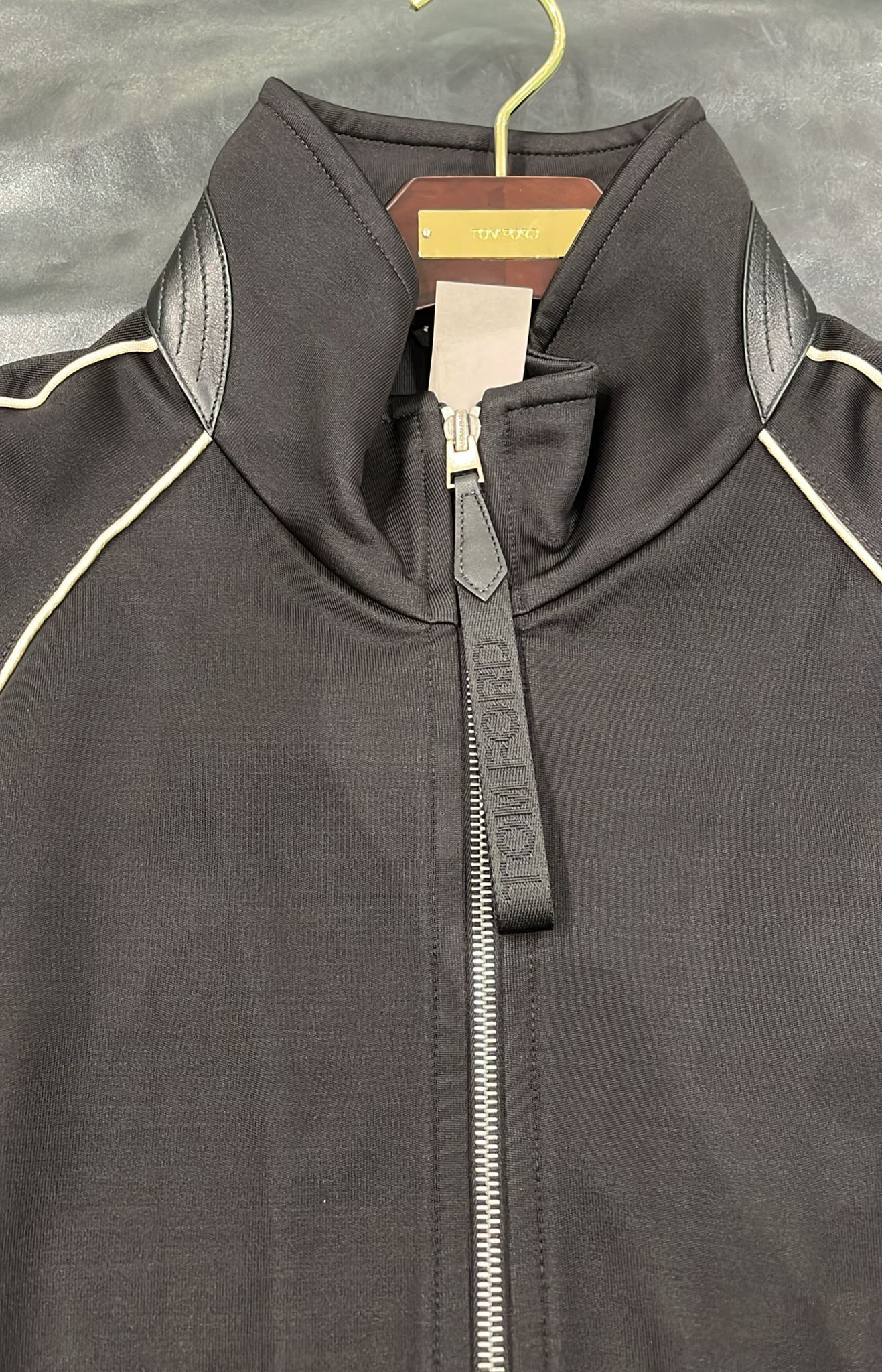 o1loc1c1225 JZL005 Cut & Sewn Jacket in Black