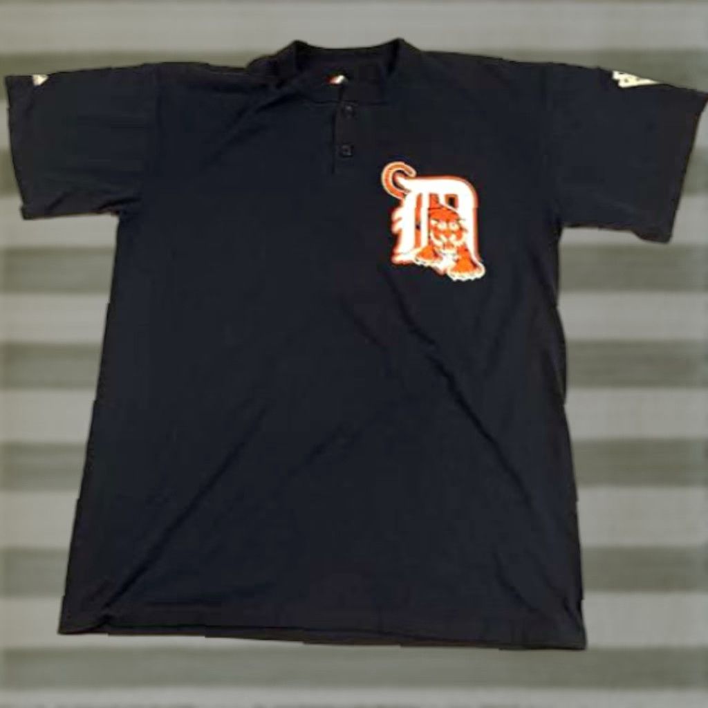 Vintage Majestic T-Shirt Detroit Tigers Little League C.V.L.L. 1/4 Button Jersey #38 LG Blue Jersey 29in lg 23in pit to pit Boys? No, Men L Size US L / EU 52-54 / 3 - 1 Thumbnail