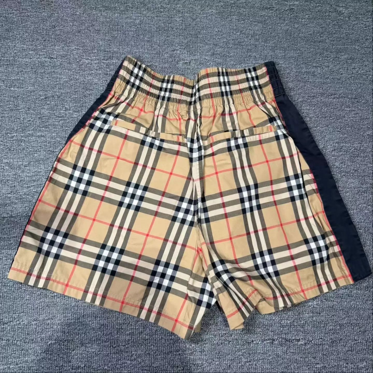 Burberry BURBERRY Women's New UK2 Shorts (60cm Waist, 37cm Length) Size 24" / US 00 / IT 34 - 2 Thumbnail