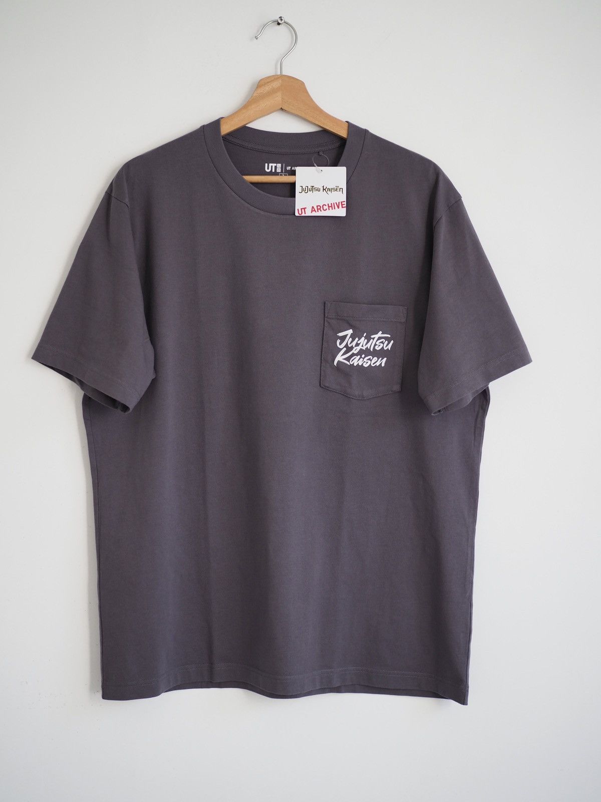 Uniqlo Jujutsu Kaisen Uniqlo anime satoru gojo T shirt large Size US L / EU 52-54 / 3 - 5 Thumbnail