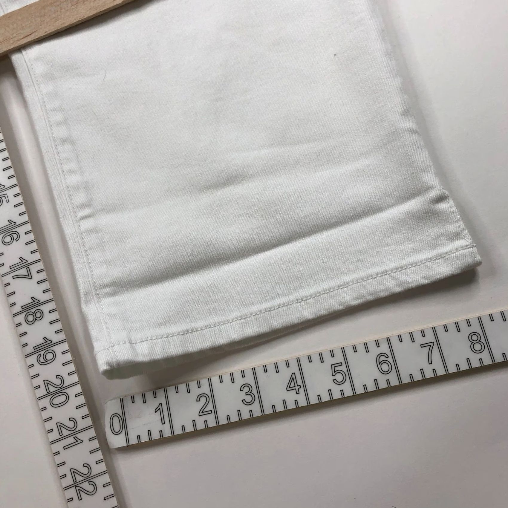 NYDJ NYDJ Lift Tuck Capri Jeans White 22WP Petite High Rise Denim Capris Womens 44W 20L Spring Summer Fall Winter? Size 40" / US 18 - 7 Thumbnail
