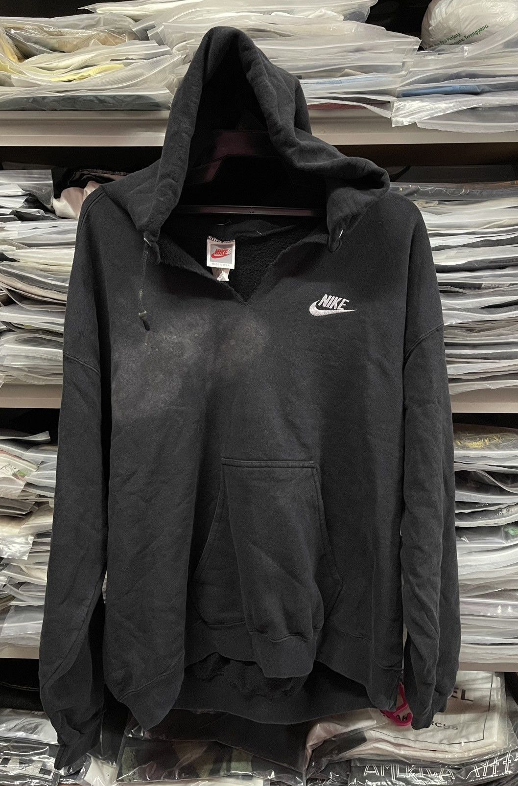 Nike Vintage 90s Thrashed Nike Hoodie🔥🔥🔥 Size US L / EU 52-54 / 3 - 1 Thumbnail