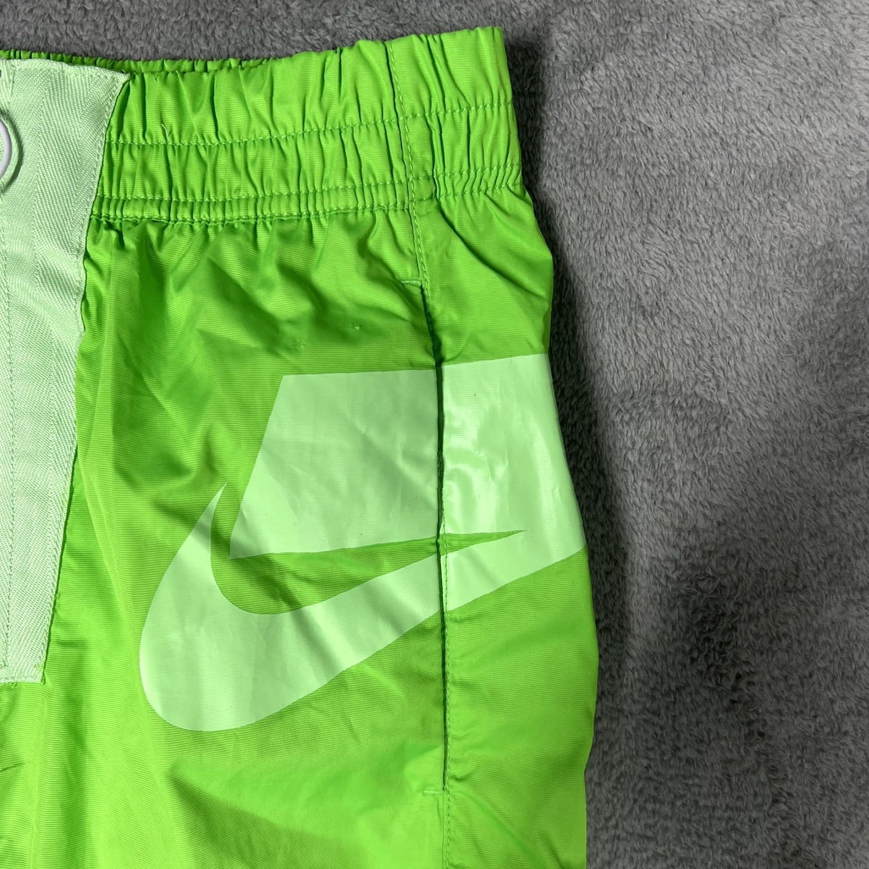 Nike Nike Sportswear NSW Women's XS 24” Waist CT0880-398 Neon Green Trousers EUC Size 26" / US 2 / IT 38 - 2 Thumbnail