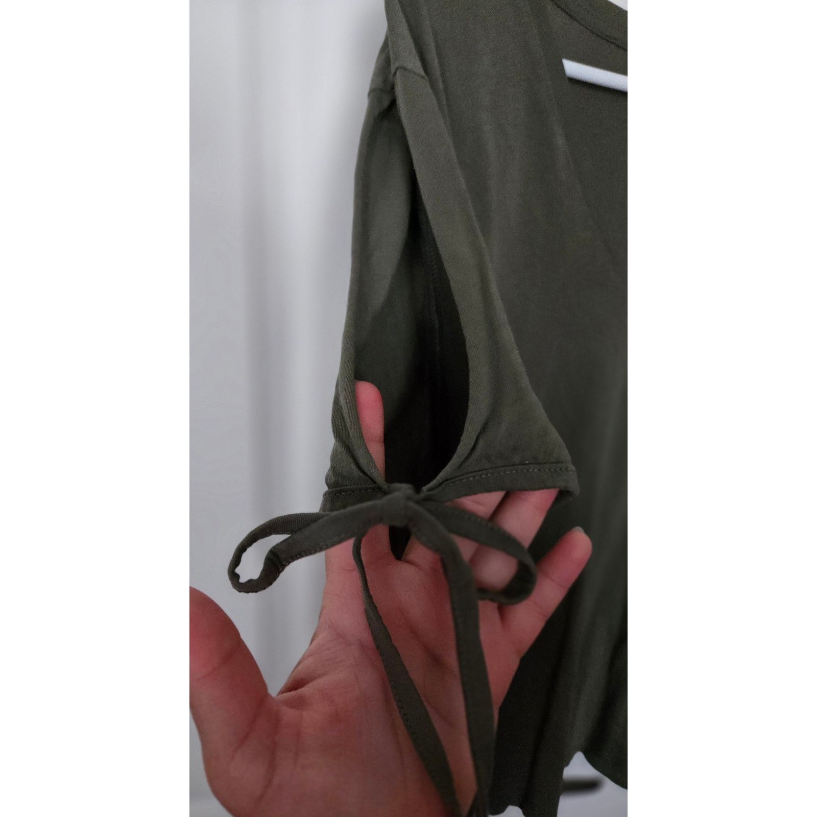 Allsaints ALLSAINTS Kay Split Tie Sleeve T Shirt Wmns LG Green V Neck Size L / US 10 / IT 46 - 6 Thumbnail