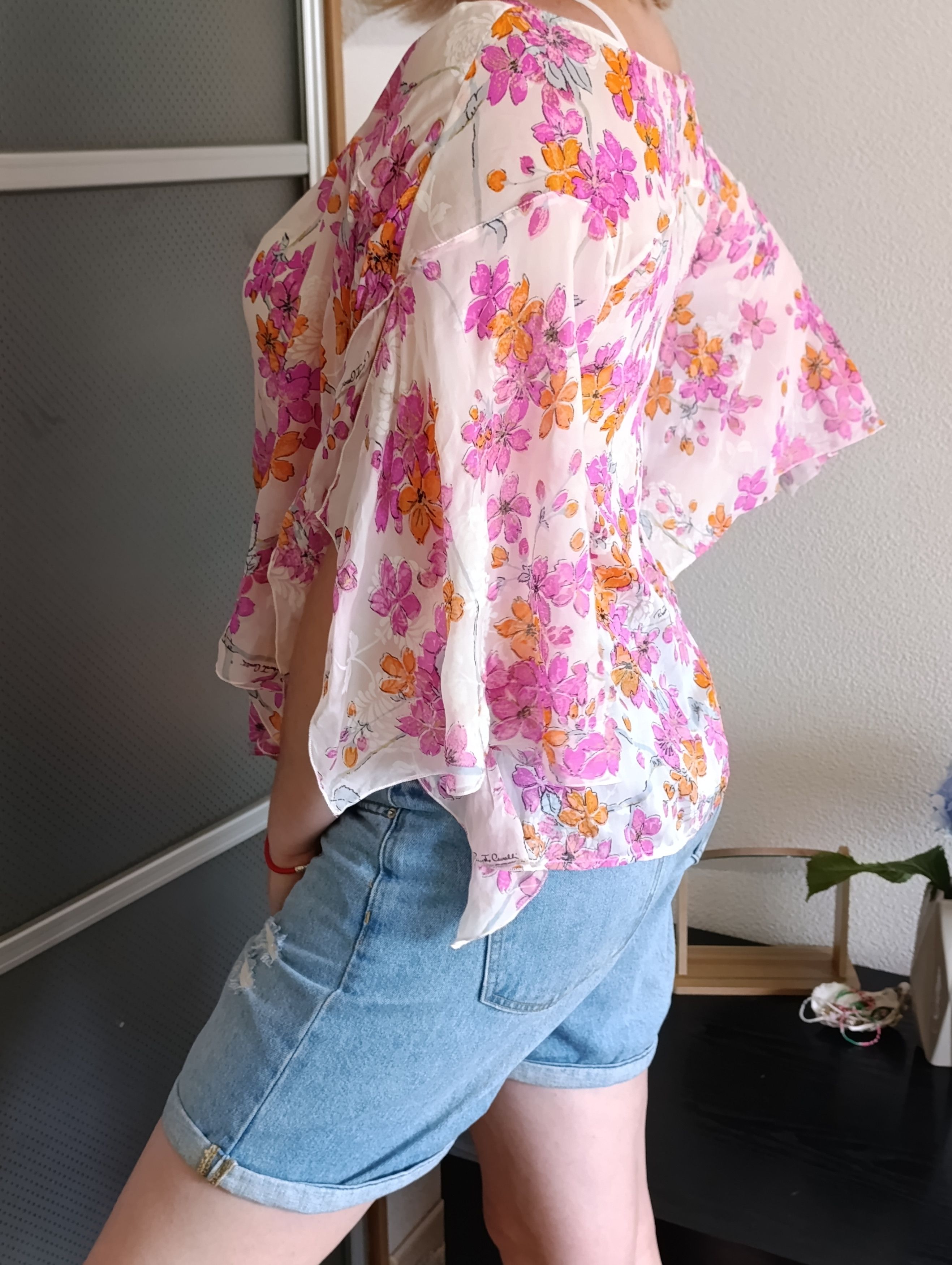 Roberto Cavalli ROBERTO CAVALLI VINTAGE SILK BLOUSE WITH FLOWERS PRINT Size S / US 4 / IT 40 - 17 Thumbnail