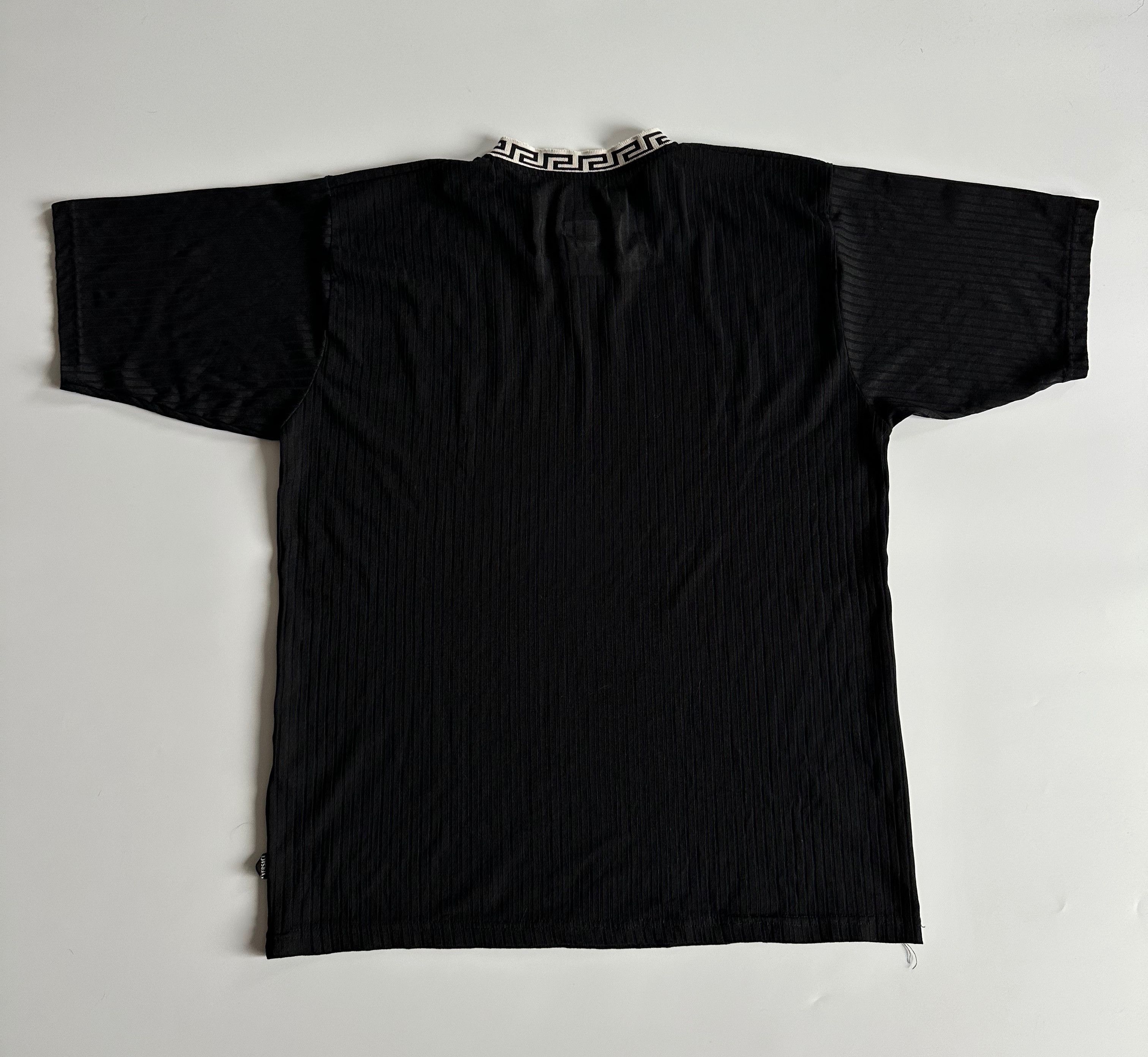 Versace 90's Vintage Gianni Versace black Y2K t shirt jersey Size US M / EU 48-50 / 2 - 10 Thumbnail