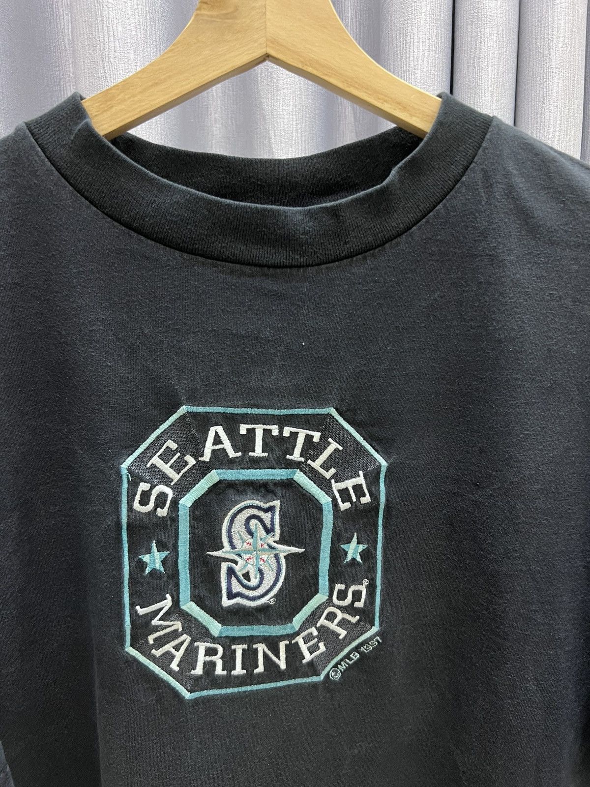 MLB Vintage 90s 1997 MLB Seattle Mariners Embroided Tee Size US XL / EU 56 / 4 - 2 Thumbnail