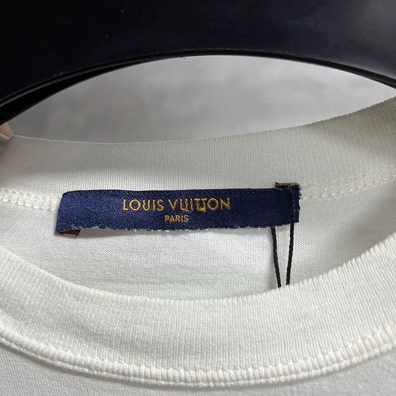 Louis Vuitton Louis Vuitton White inverted V printed logo short sleeve Size US M / EU 48-50 / 2 - 3 Thumbnail