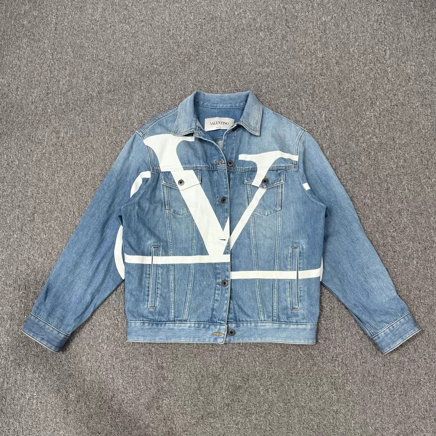 Valentino Valentino Big Chest Logo Denim Jacket 40 99 New Size S / US 4 / IT 40 - 1 Thumbnail