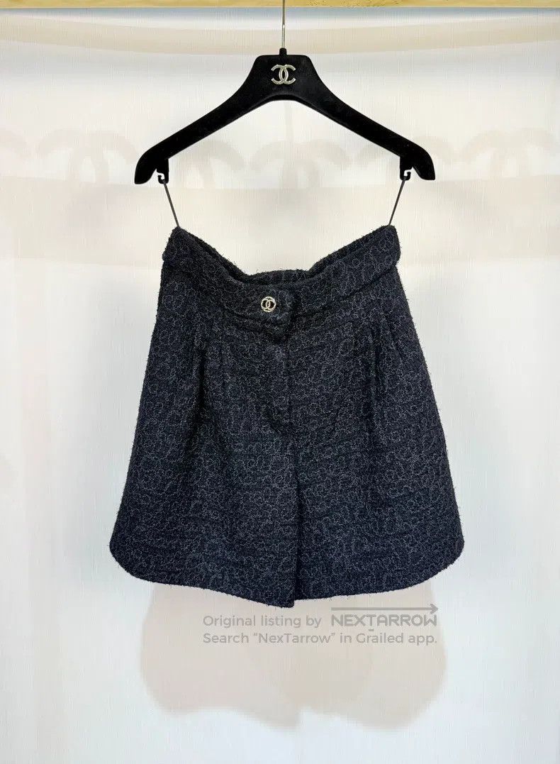 Chanel Chanel 23b full-print embroidered logo black shorts Size 42" / US 20 - 1 Thumbnail