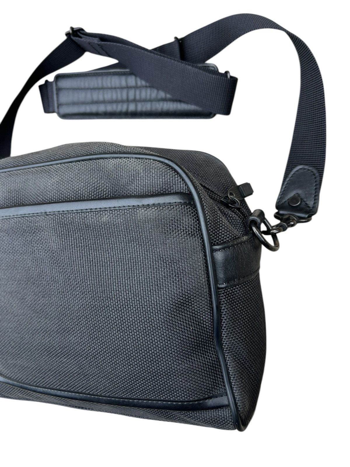 Issey Miyake Vintage Issey Miyake Fade Canvas Leather Sling Bag Size ONE SIZE - 9 Thumbnail