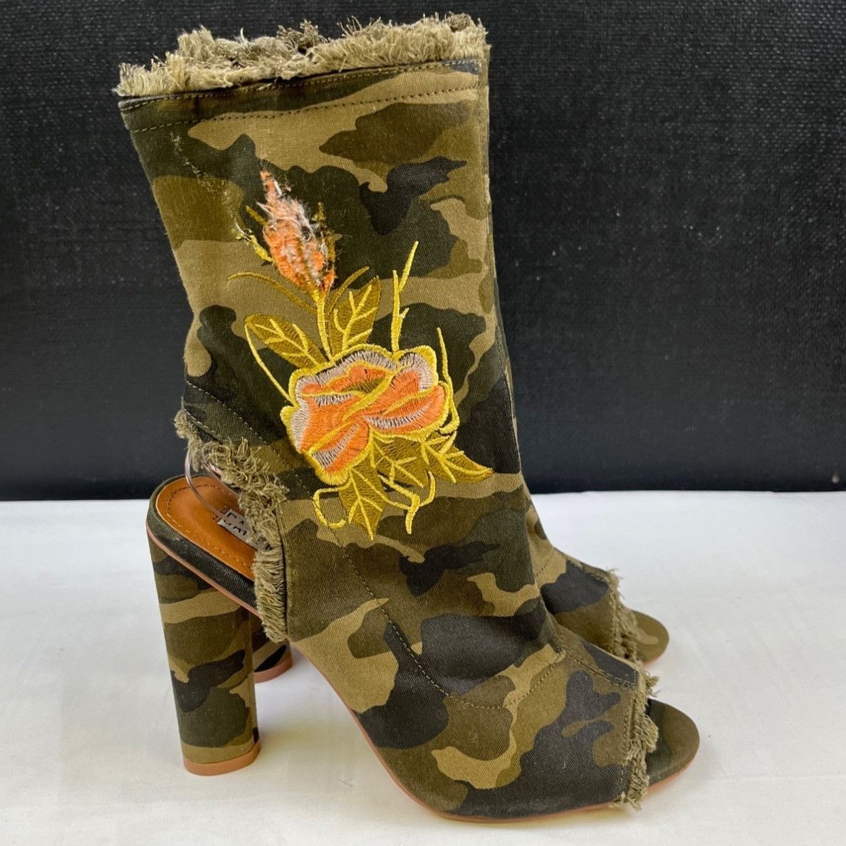 Other Cape Robbin Women's Green Camo Shoes/Heeled Boots Sz 6.5M SK Size US 6.5 / IT 36.5 - 4 Thumbnail