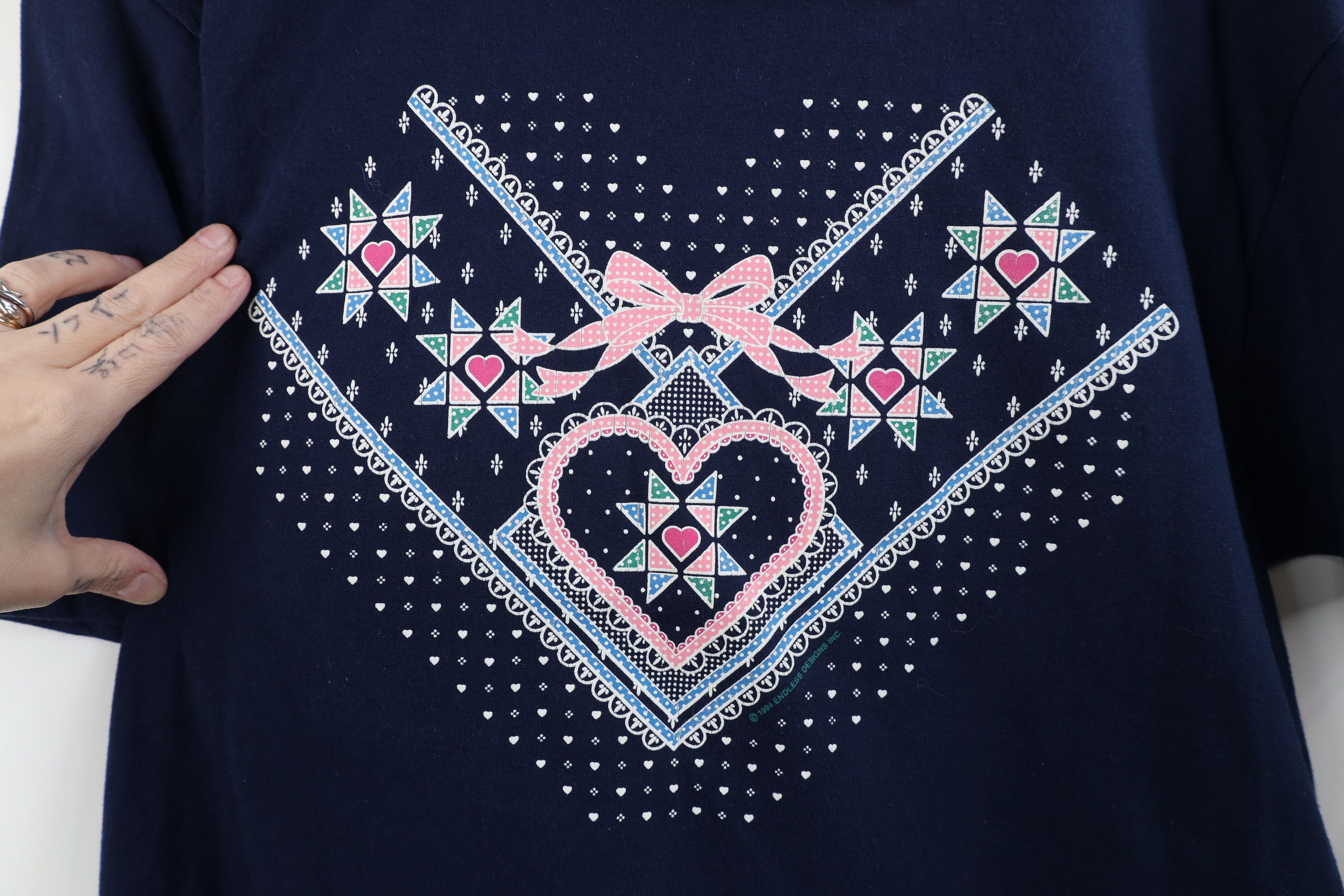 Vintage Vintage 90s Streetwear Quilt Heart Collared T-Shirt USA Size L / US 10 / IT 46 - 4 Thumbnail