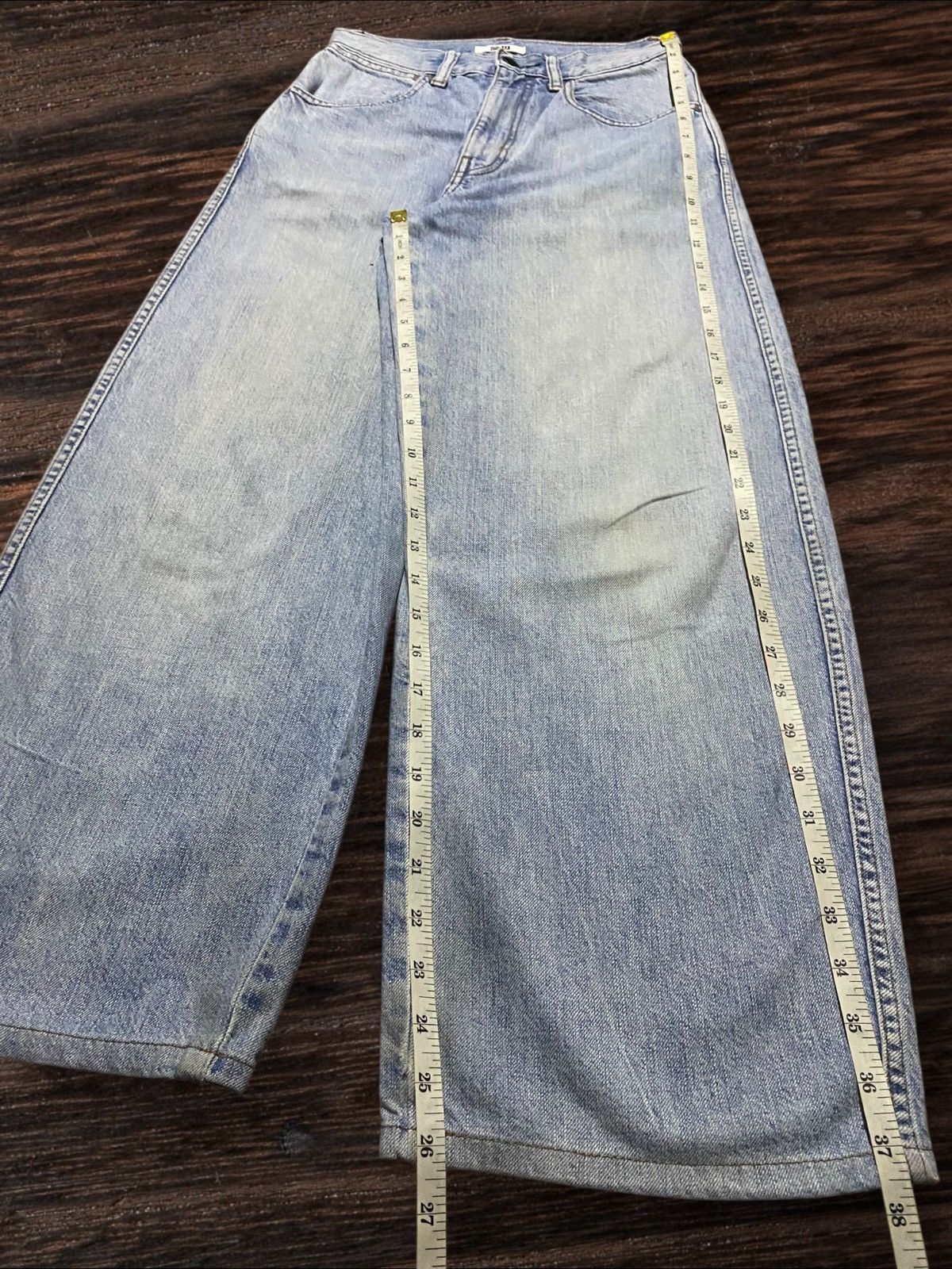 Uniqlo Vintage Uniqlo Light Wash Super Baggy Jeans Size 26" / US 2 / IT 38 - 10 Thumbnail