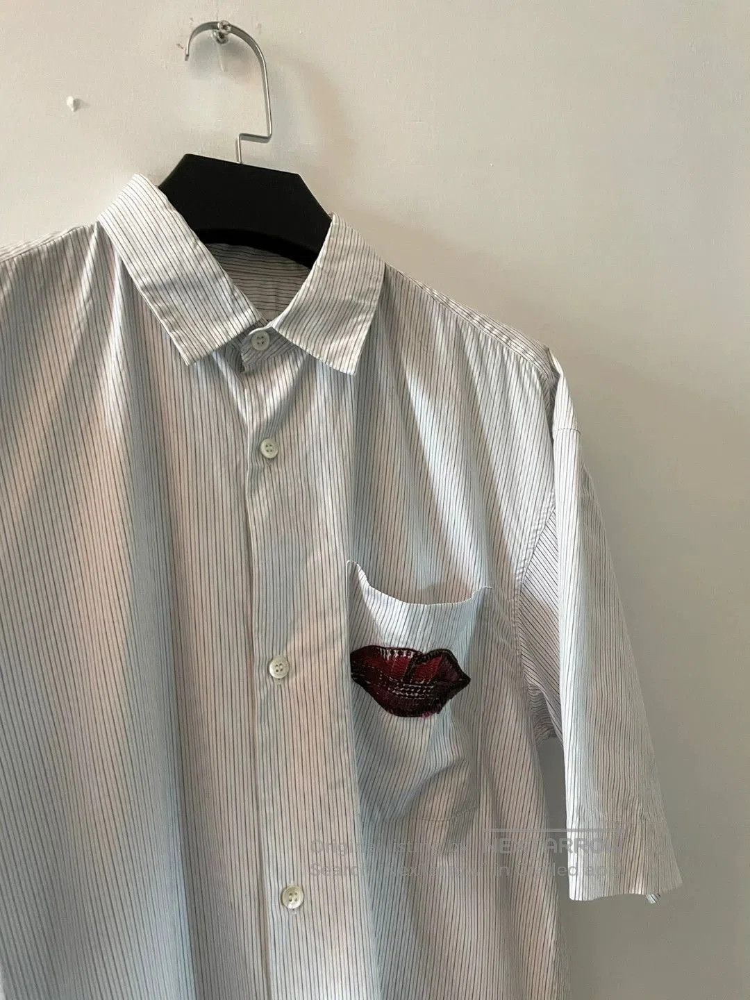 Dries Van Noten White Short Sleeve Shirt with Lip Patch. Size US S / EU 44-46 / 1 - 5 Thumbnail
