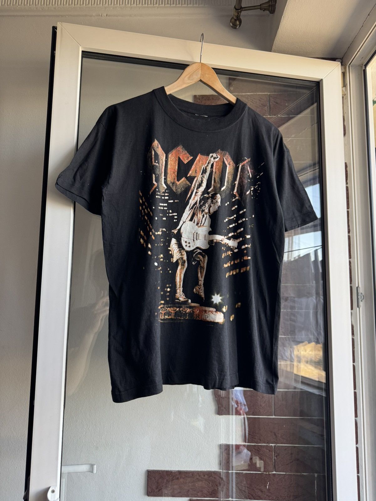 Band Tees Vintage AC/DC TOUR 00’s Tshirt Size US L / EU 52-54 / 3 - 5 Thumbnail
