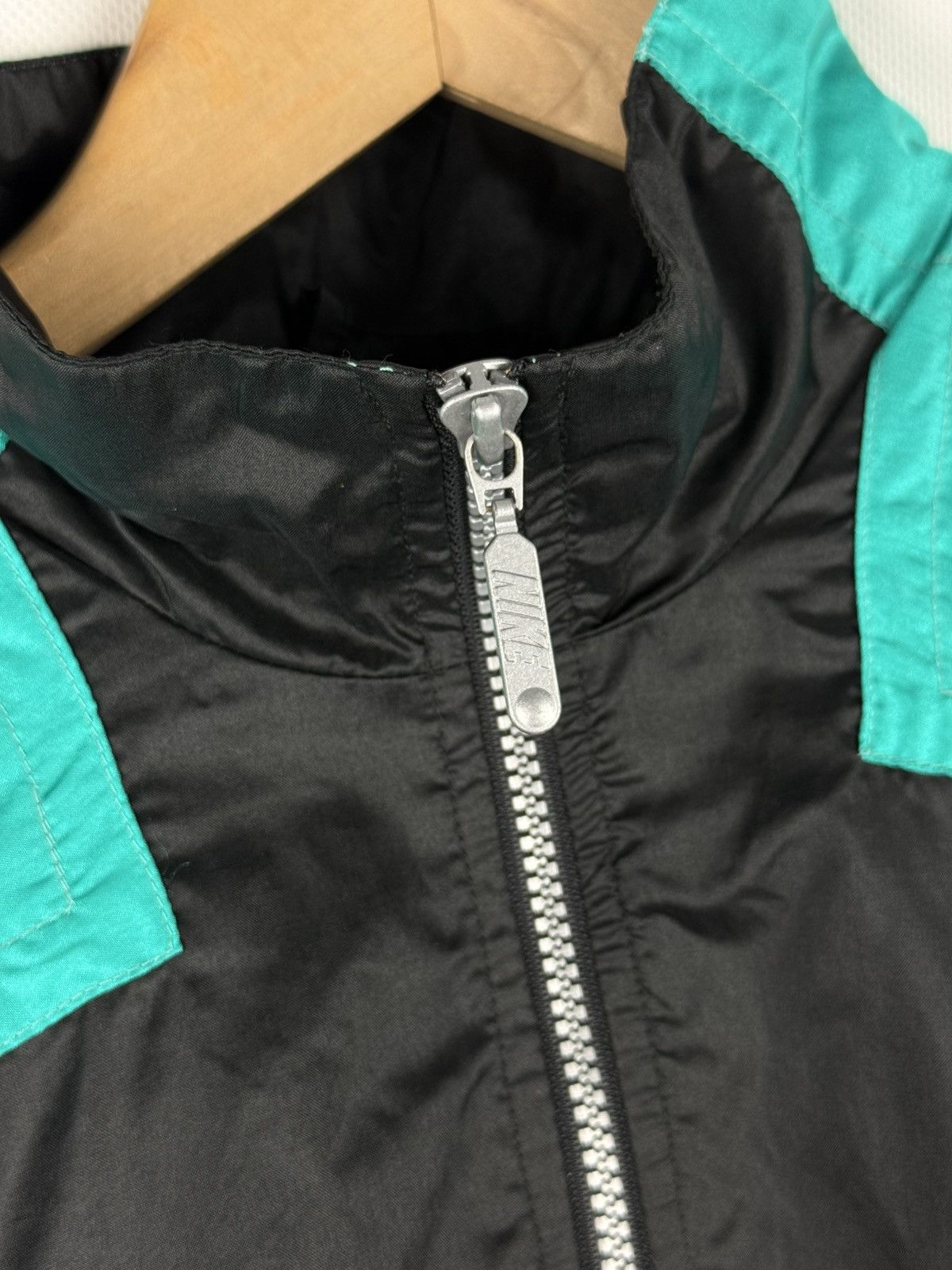 Nike Nike Vintage Men’s Nylon Full Zip Windbreaker Jacket Size S Size US S / EU 44-46 / 1 - 13 Thumbnail