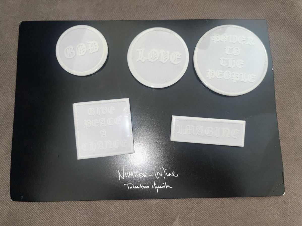 Number (N)ine Number (N)ine AW04 ‘Give Peace a Chance’ Badge Set Size ONE SIZE - 5 Thumbnail