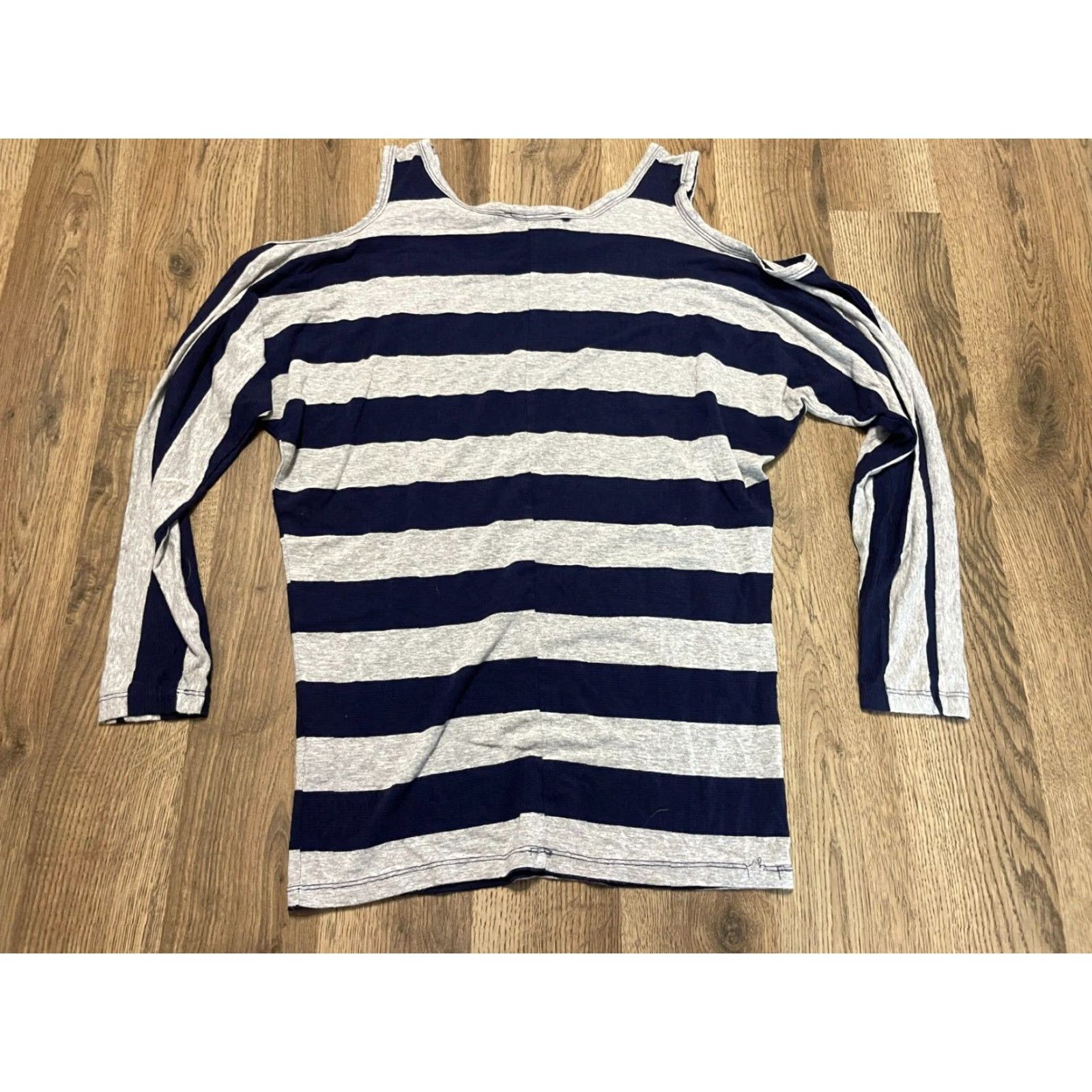 Vintage Fenn Wright Manson Shirt Womens Size Small Blue Gray Striped Cold Shoulder Shirt T-Shirt Casual 3/4 Sleeve Pullover Regular Womens Gift? Size S / US 4 / IT 40 - 2 Thumbnail