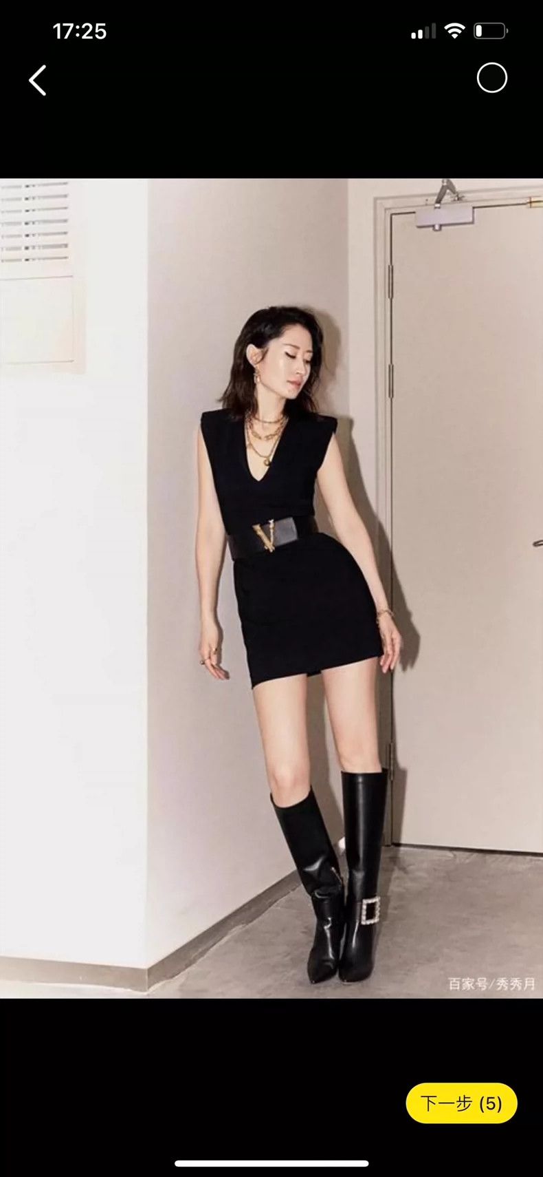 Versace Versace Three-dimensional shoulder pad dress Size M / US 6-8 / IT 42-44 - 3 Thumbnail