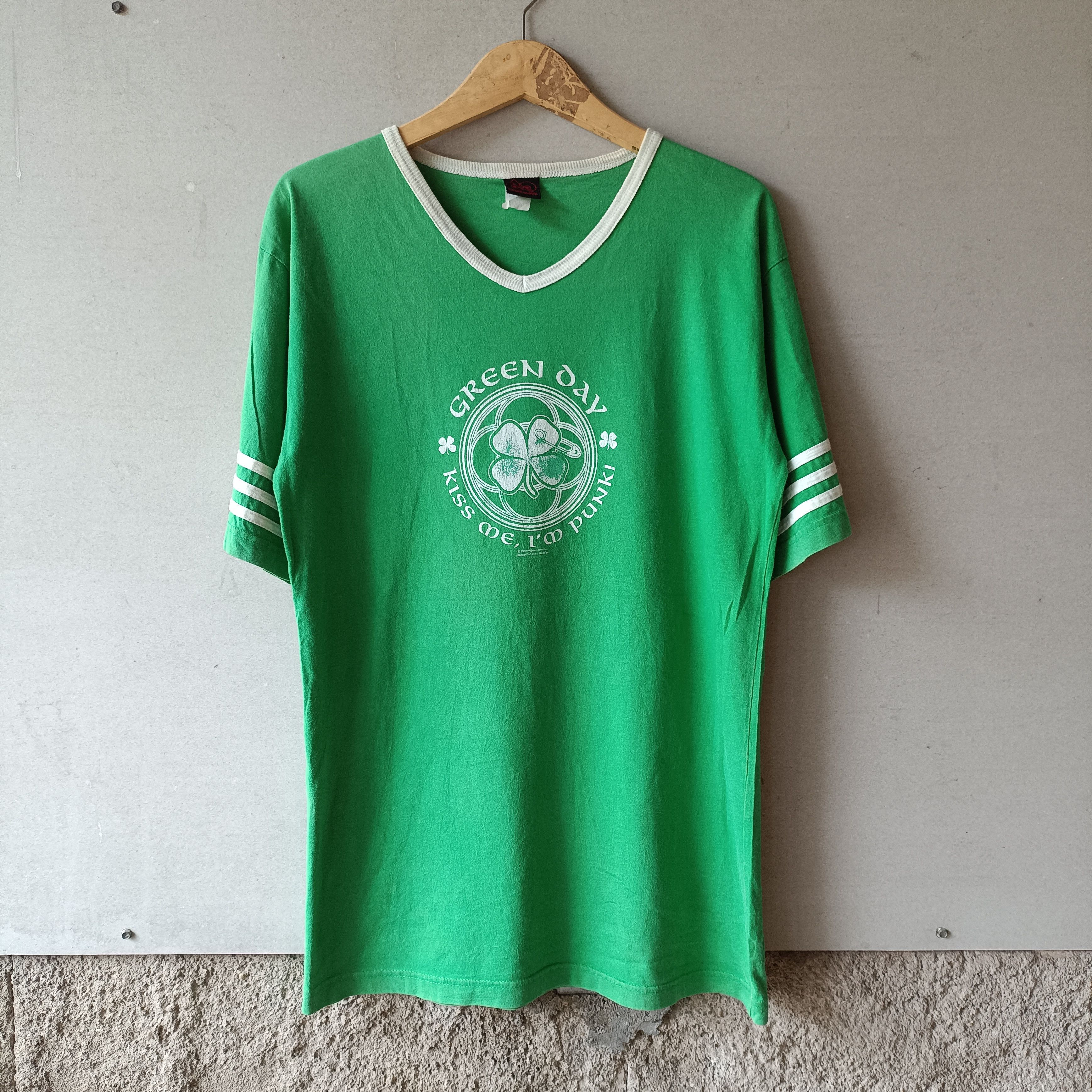 Band Tees Vintage Green day 2002 cinder block kiss me iam punk Size US L / EU 52-54 / 3 - 1 Thumbnail