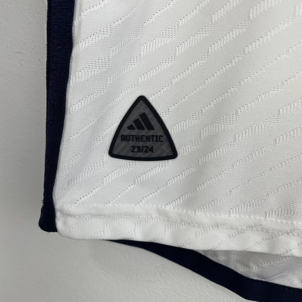 Adidas Real Madrid Bellingham Authentic HEAT.RDY Jersey 2023/2024 Size US L / EU 52-54 / 3 - 8 Thumbnail