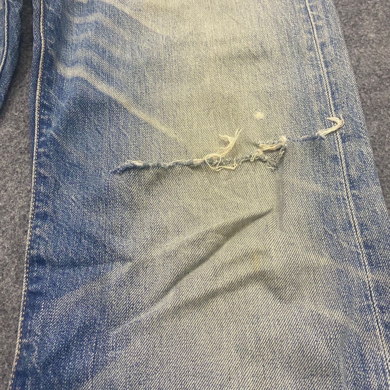 Levi's 💥Vintage Levis 501 Button Fly Kurt Cobain Style Size US 33 - 9 Thumbnail