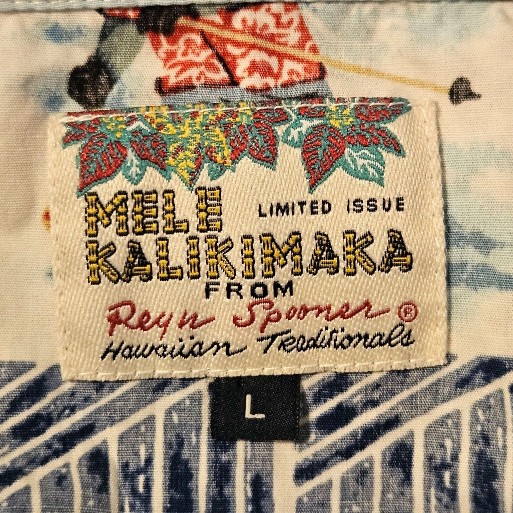 Reyn Spooner Reyn Spooner Mele Kalikimaka 2020 Hawaii Shirt Blue Women's L Santa Claus Christmas Button-Up Short Sleeve Geometric Pattern Vintage: No Size L / US 10 / IT 46 - 3 Thumbnail