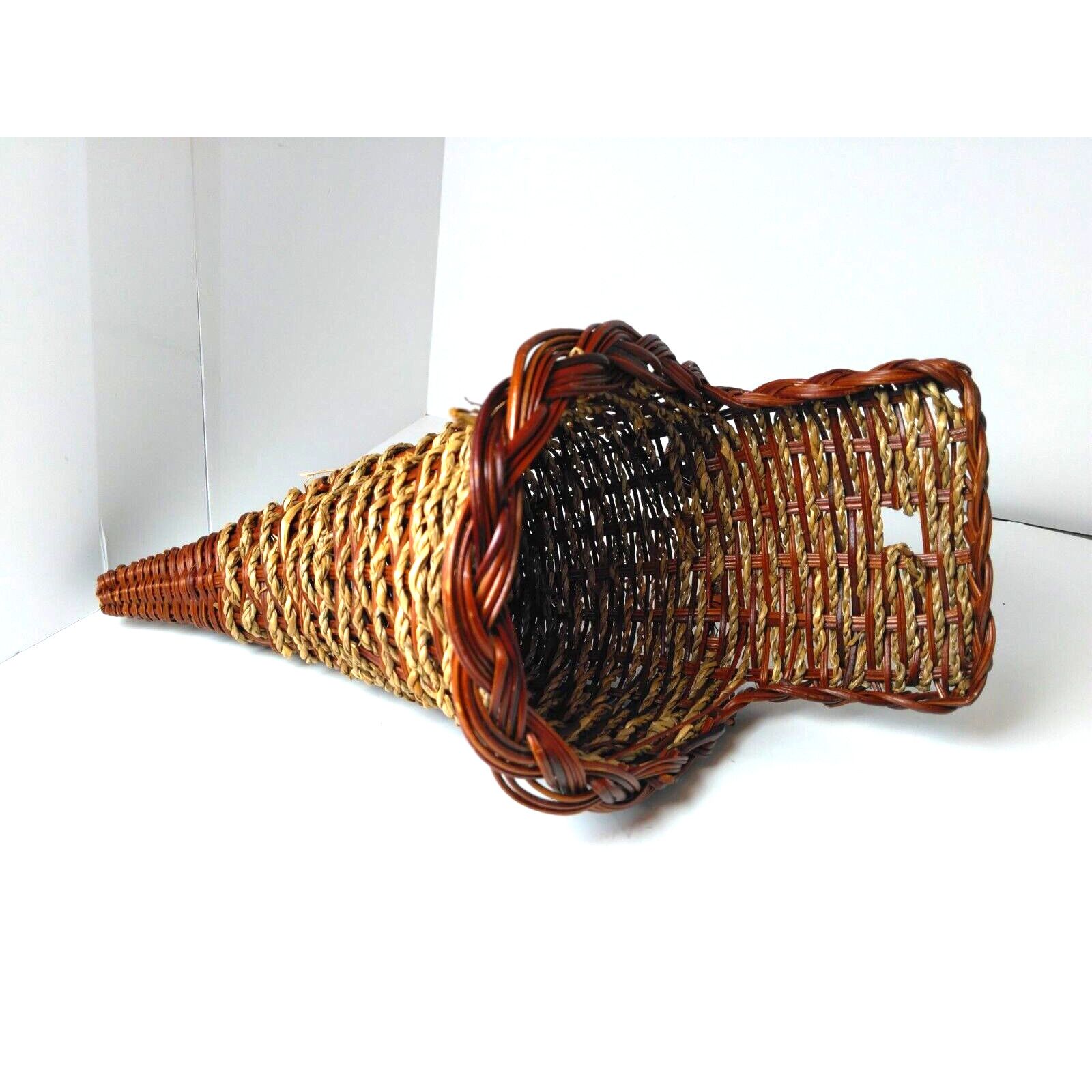 The Unbranded Brand Small Cornucopia Basket - Free Standing or Hanging - Nice! Size ONE SIZE - 1 Thumbnail