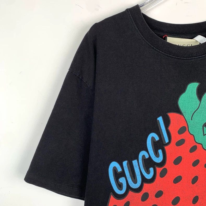 Gucci Gucci Logo letter strawberry pattern printed black round-ne Size US L / EU 52-54 / 3 - 3 Thumbnail