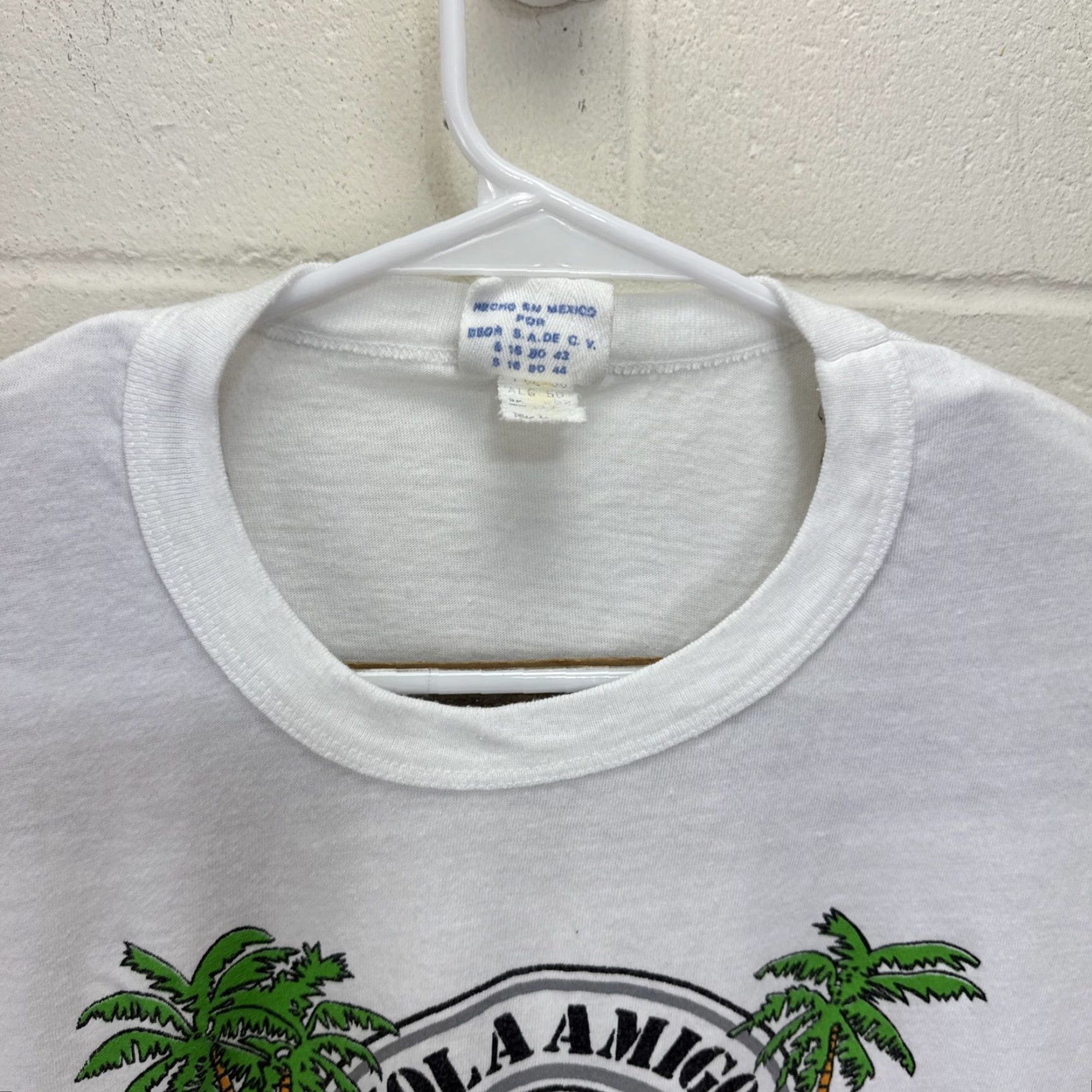 Vintage VINTAGE Hola Amigo! Cancun Macaw Parrot T Shirt Sol Aire White 1980s Unisex L Large Graphic Tee Beach Sportswear Mexico © Mens/ Womens Size US L / EU 52-54 / 3 - 5 Thumbnail