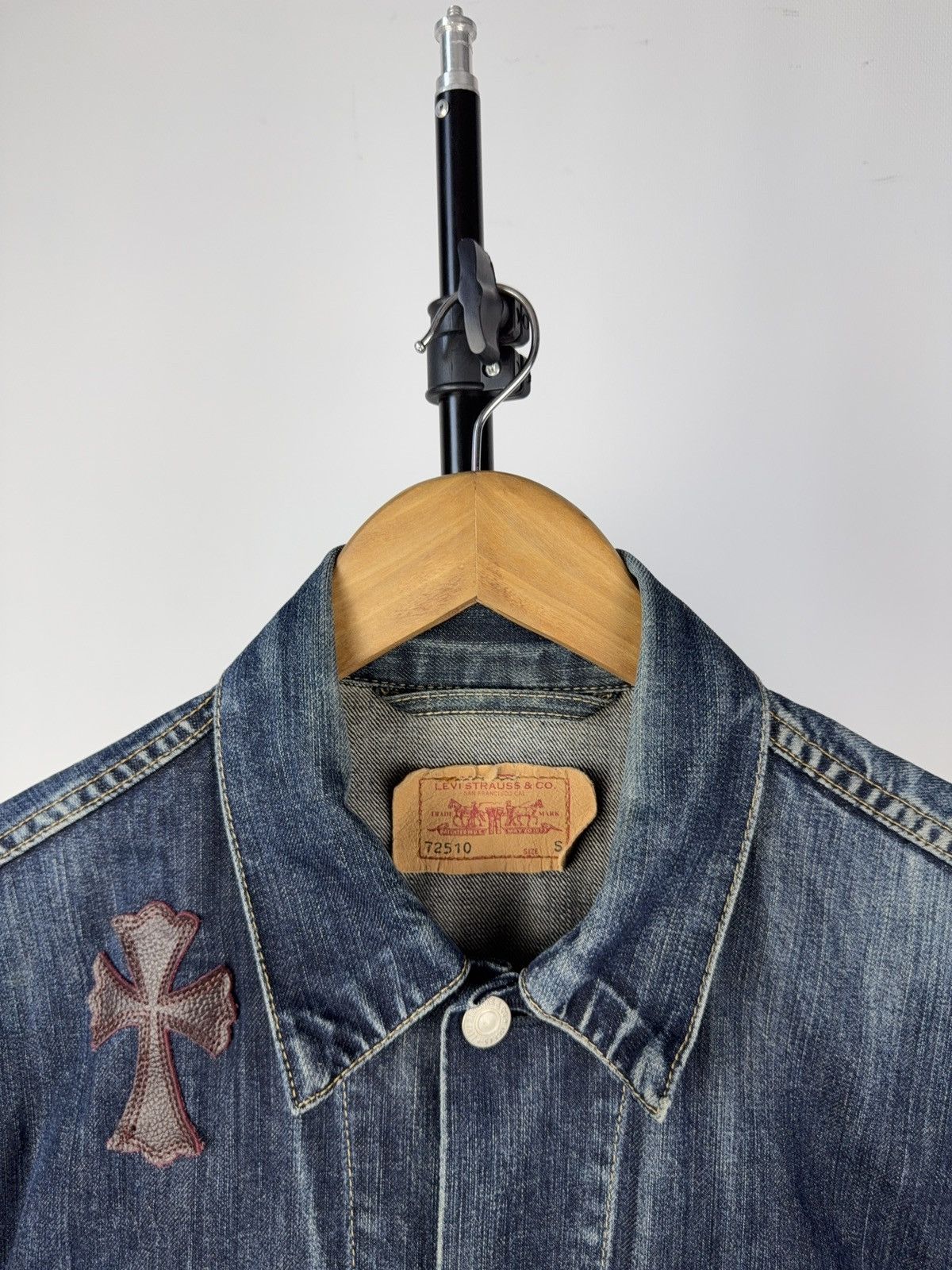 Levi's Vintage Clothing Vintage 90s Archival Chrome Hearts Style Cross Denim Jacket Size US S / EU 44-46 / 1 - 3 Thumbnail