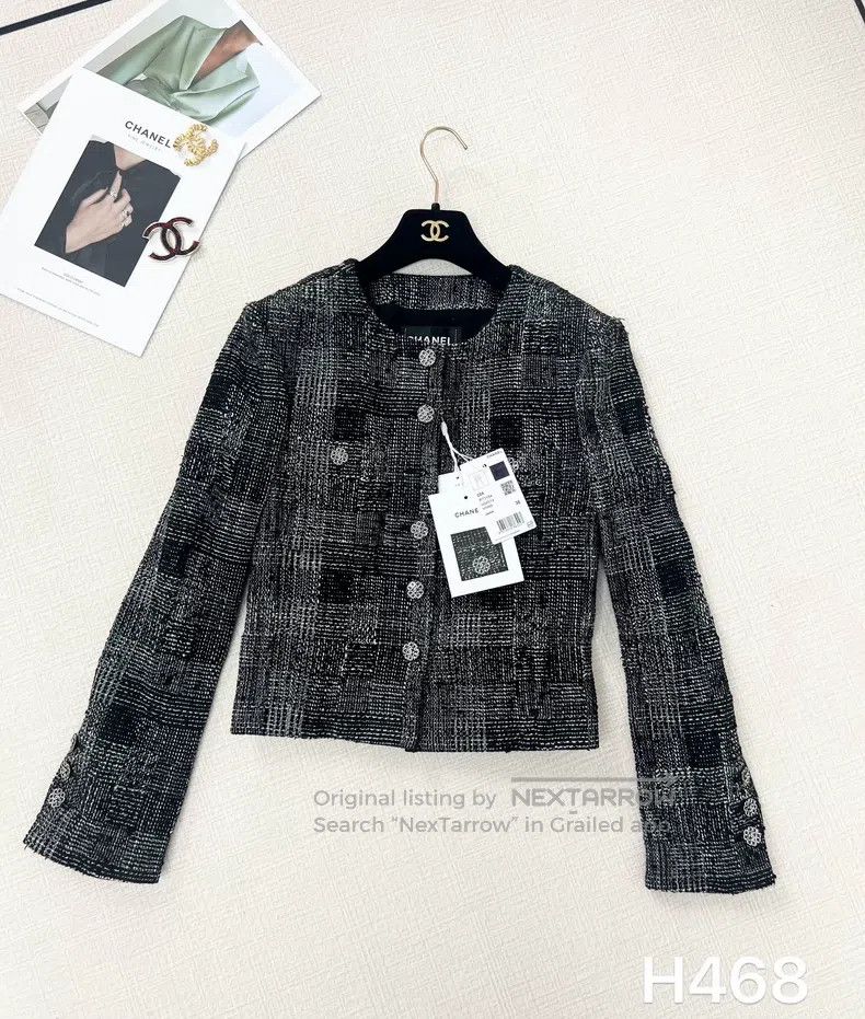 Chanel Chanel Classic plaid diamond buckle round-neck jacket Size XS / US 0-2 / IT 36-38 - 1 Thumbnail